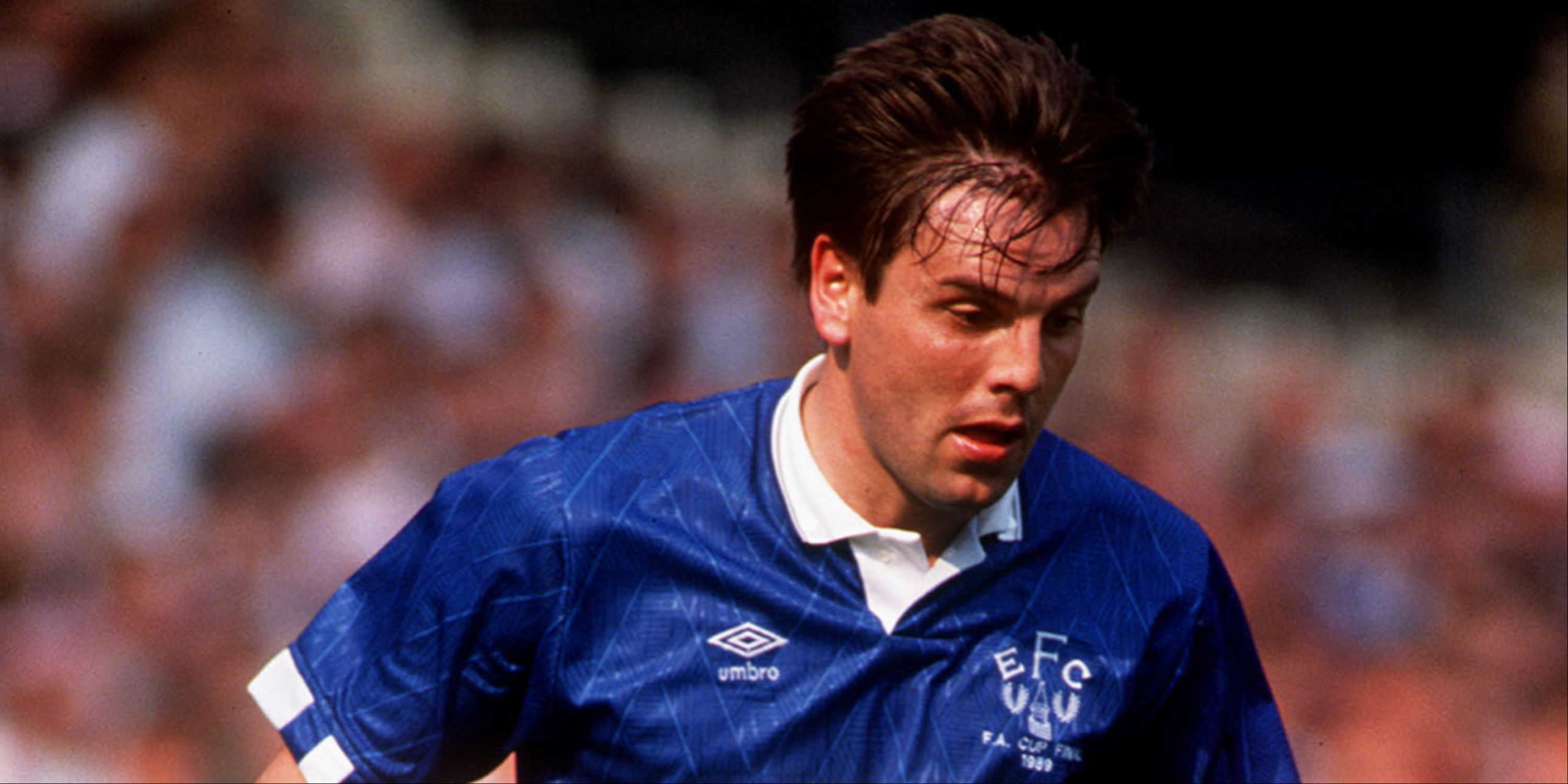 Graeme Sharp in action for Everton. 