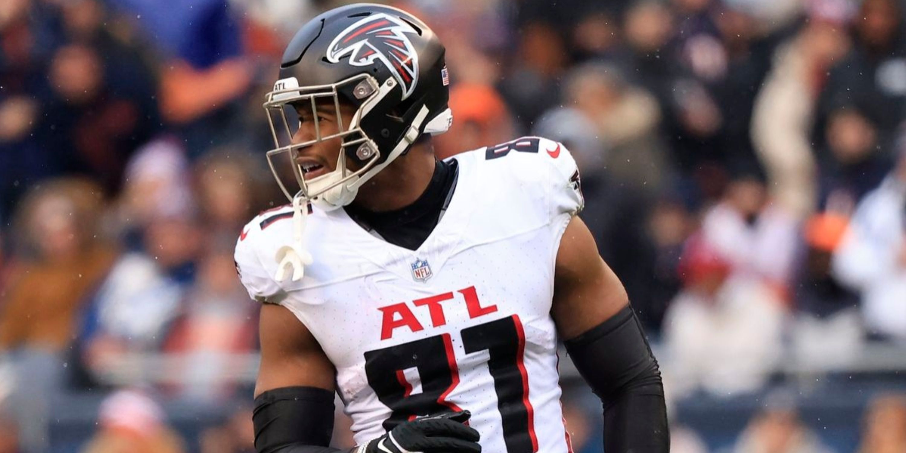 Jonnu Smith lines up for Atlanta Falcons