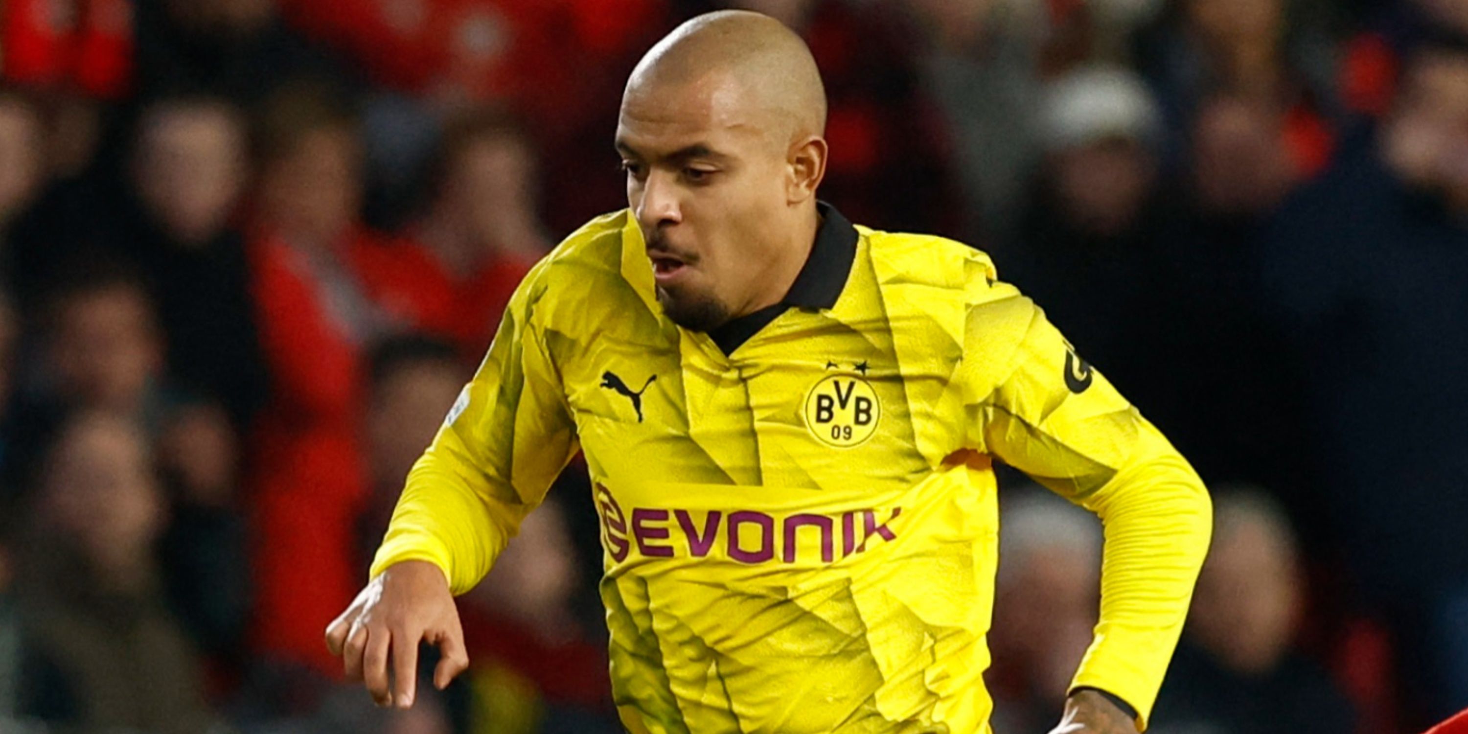 Borussia Dortmund winger Donyell Malen in action