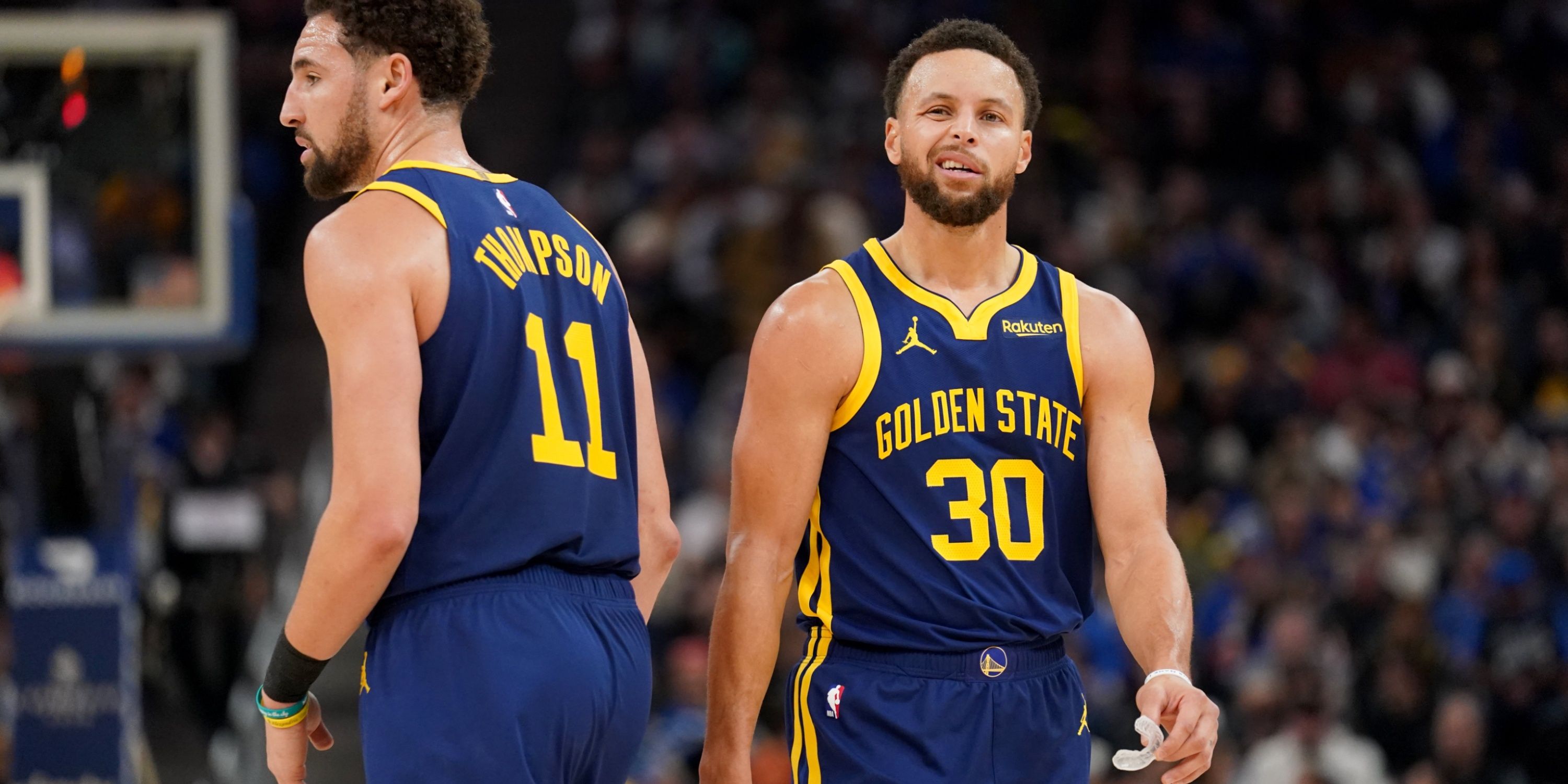 Warriors stars Klay Thompson and Steph Curry facing opposite directions