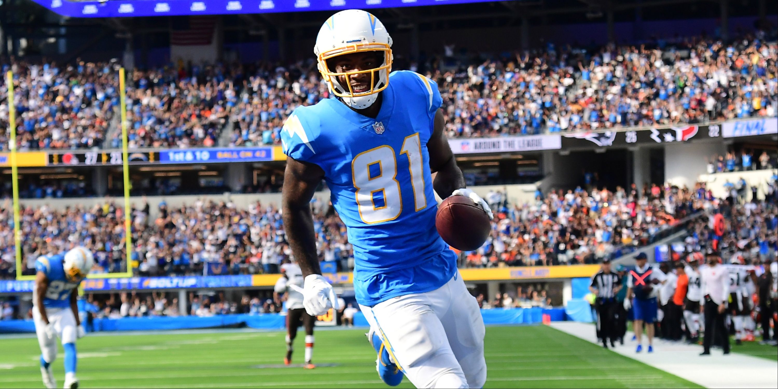 Los Angeles Chargers cut Mike Williams