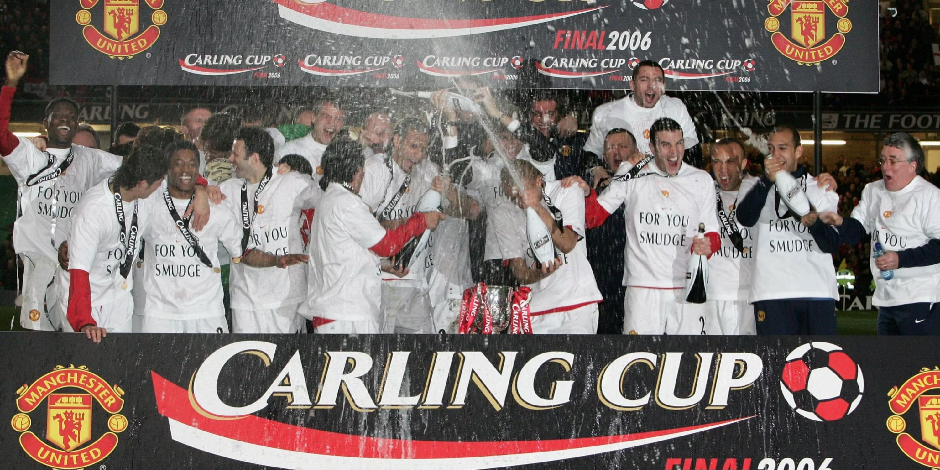 Manchester United players celebrating Carling Cup triumph