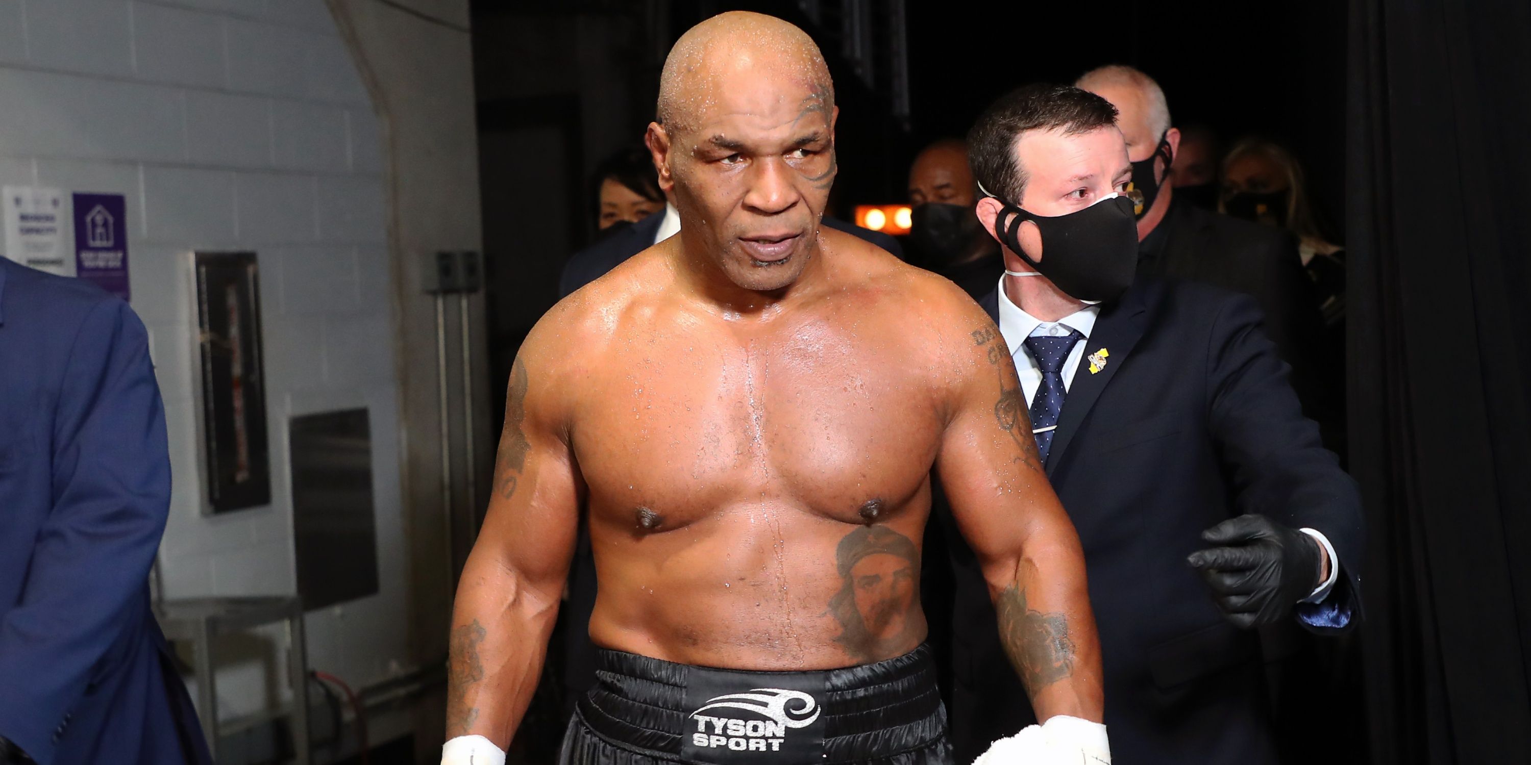 Mike Tyson scheduled to fight Roy Jones Jr.