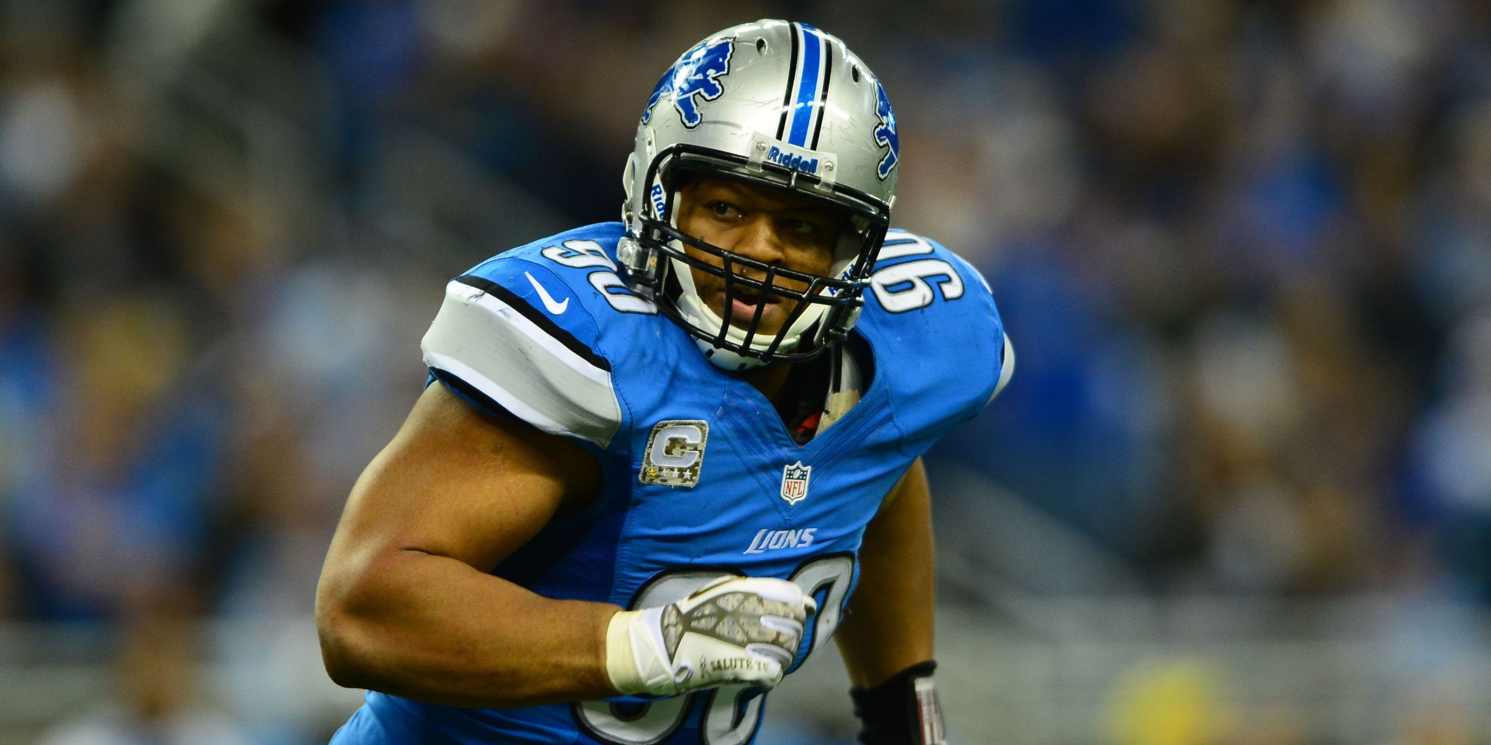 Ndamukong Suh playing for the Lions 