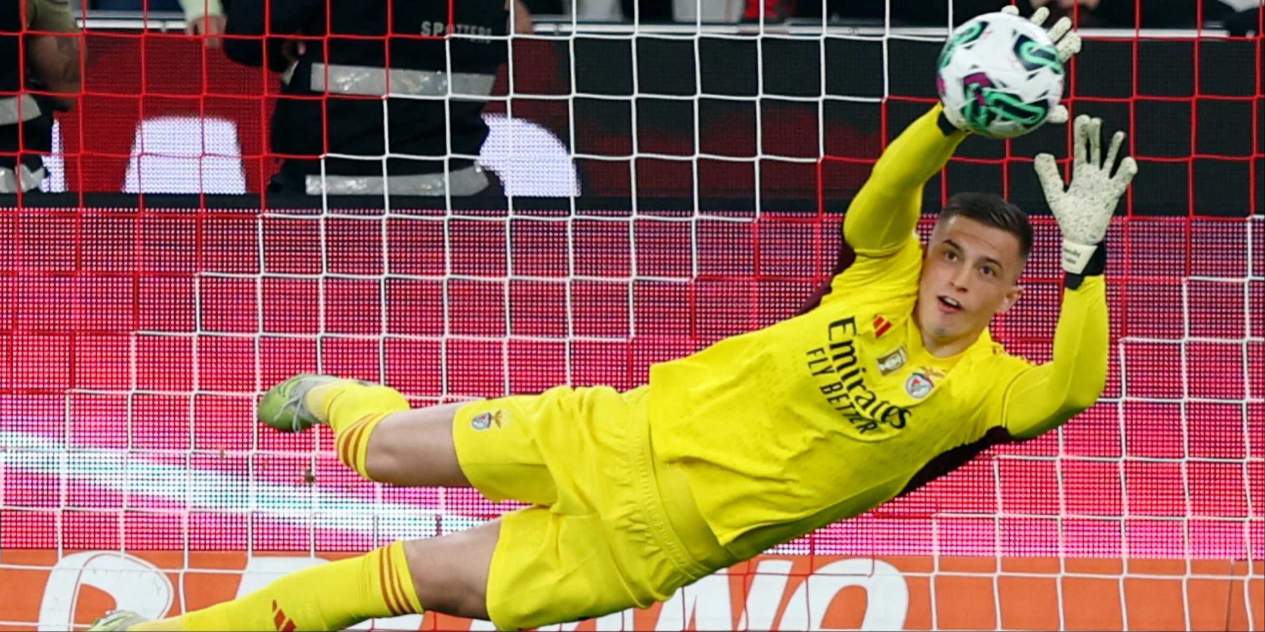 Anatoliy Trubin in action for Benfica