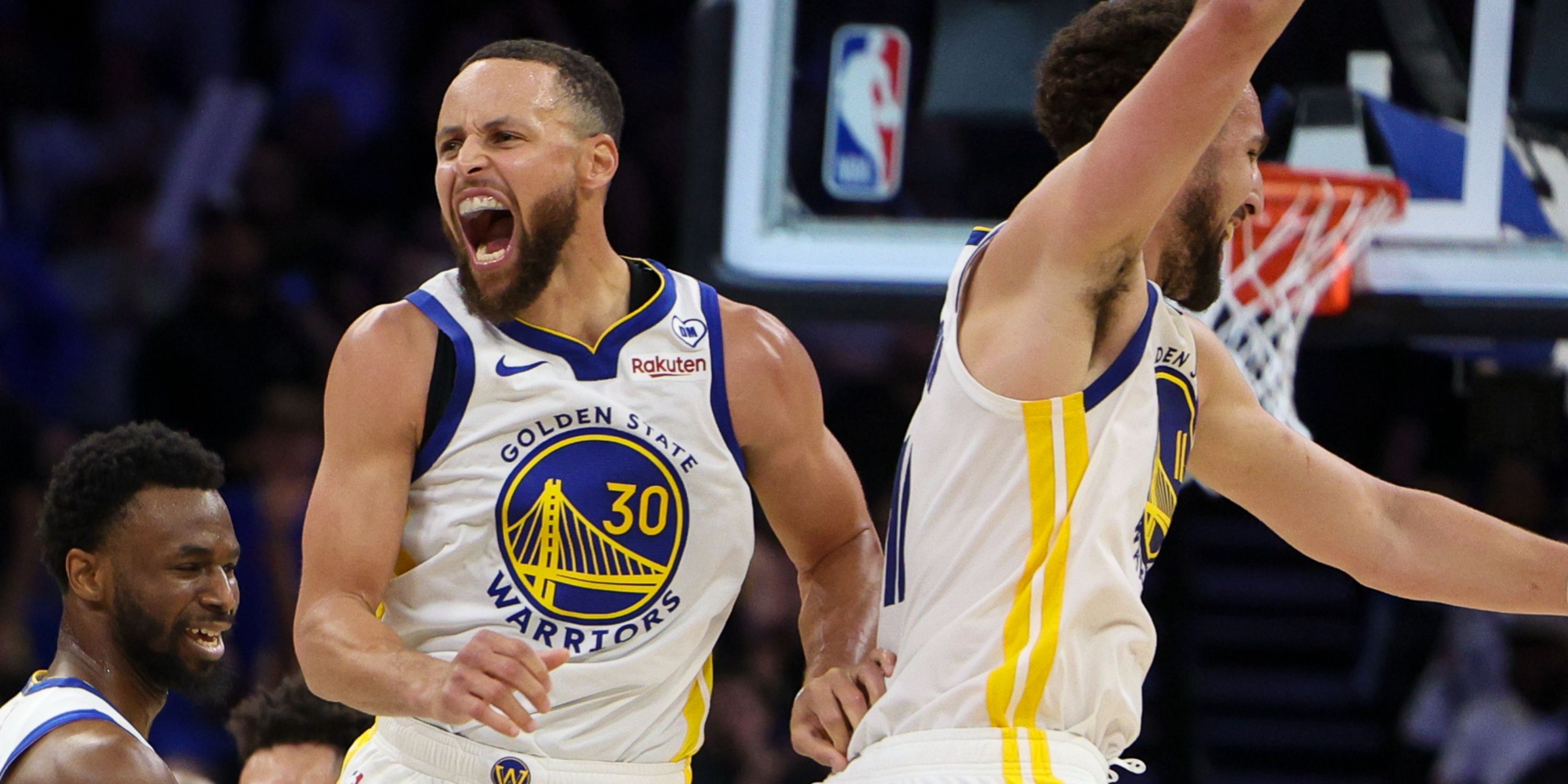 Stephen Curry Caps Crucial Warriors Win With Full-Court Night-Night Celebration