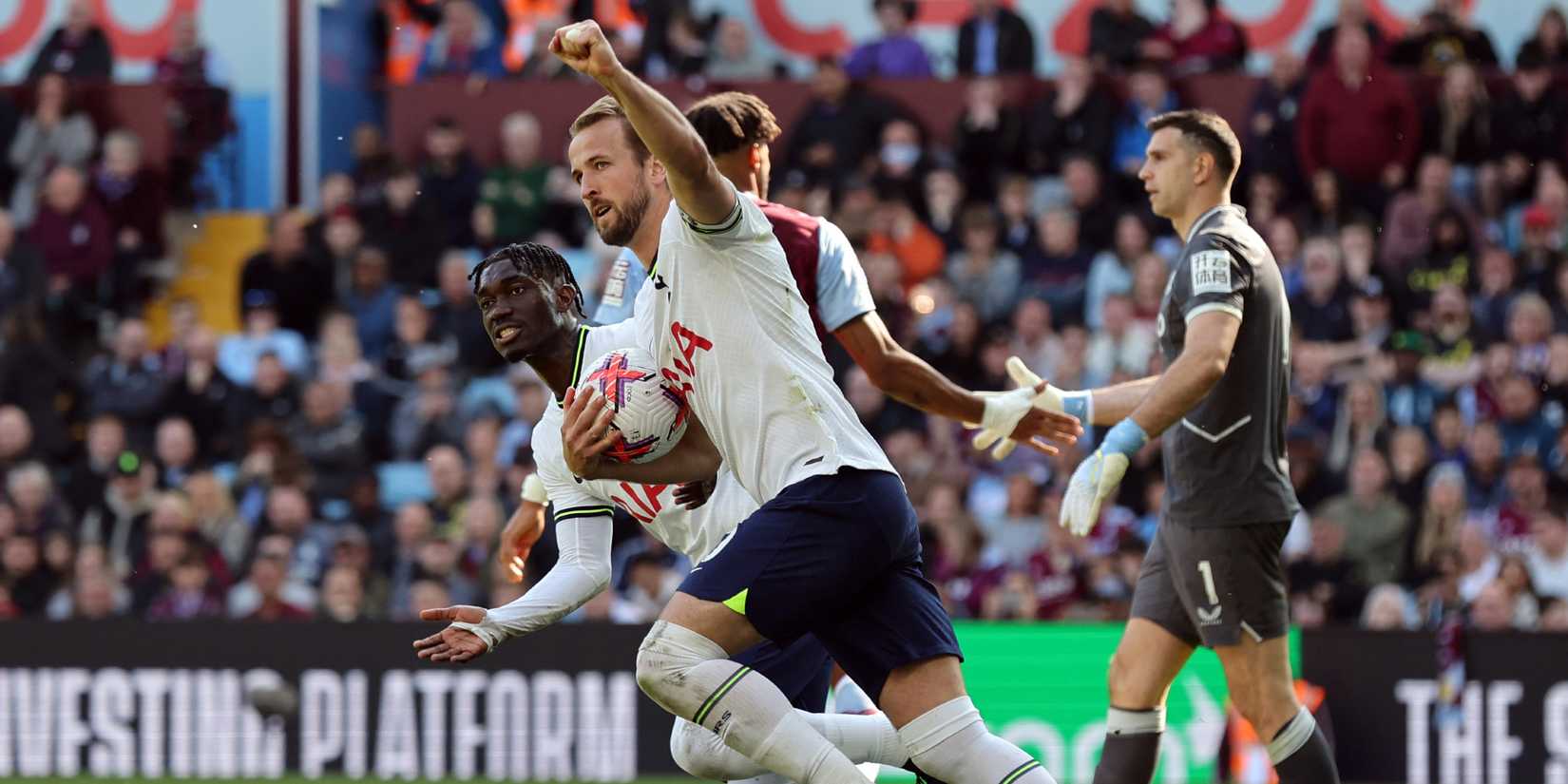 Harry Kane celebrates