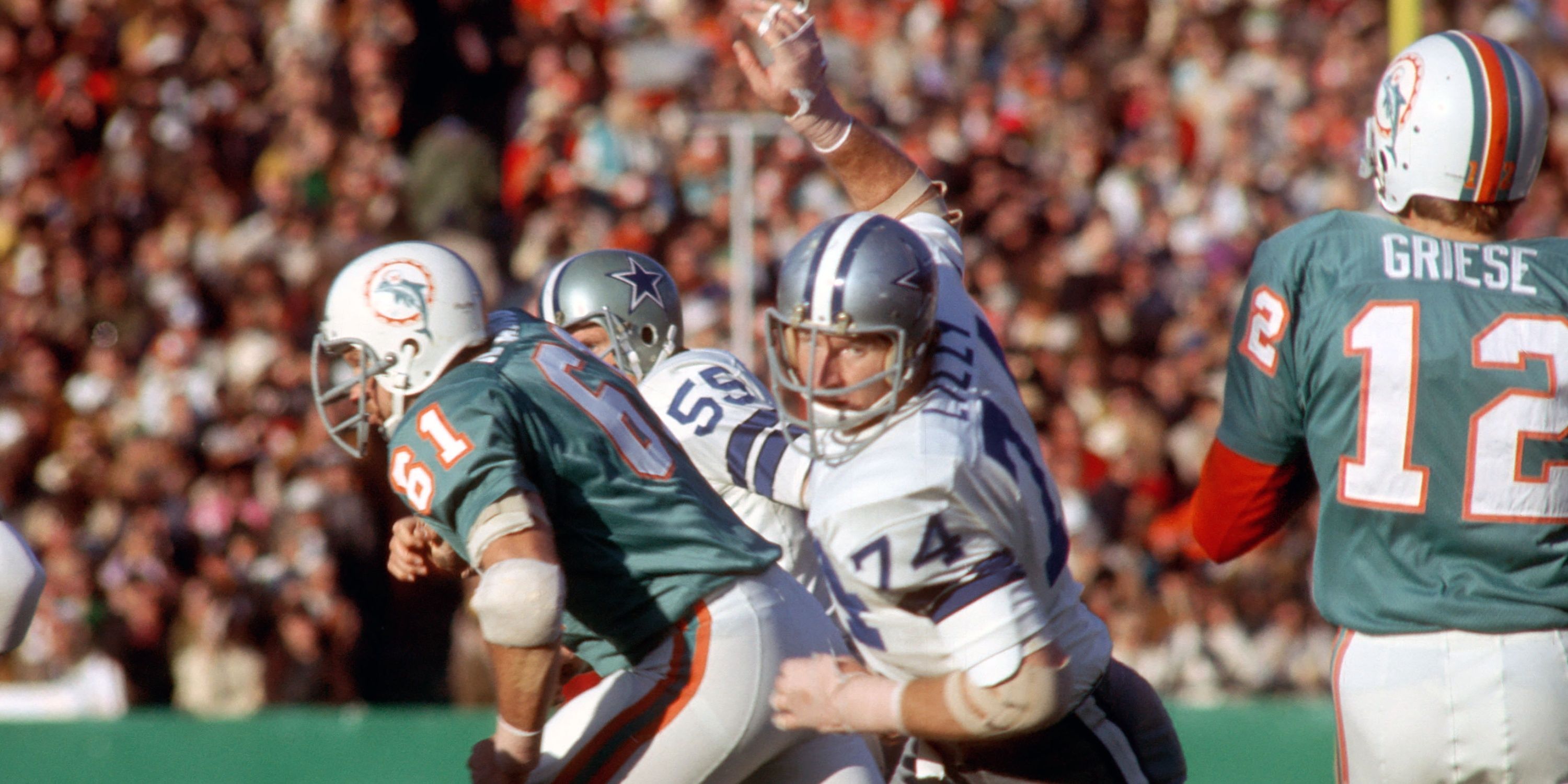Bob Lilly chases down the quarterback for the Cowboys 