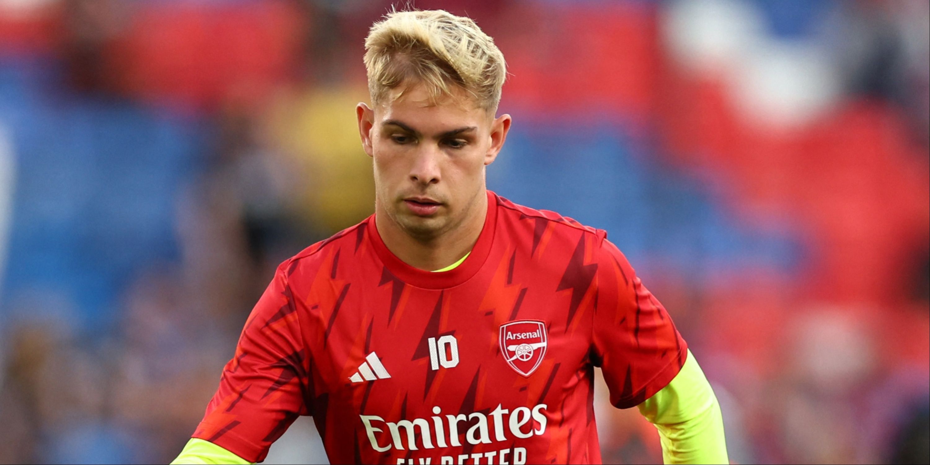 Emile Smith Rowe warming up for Arsenal