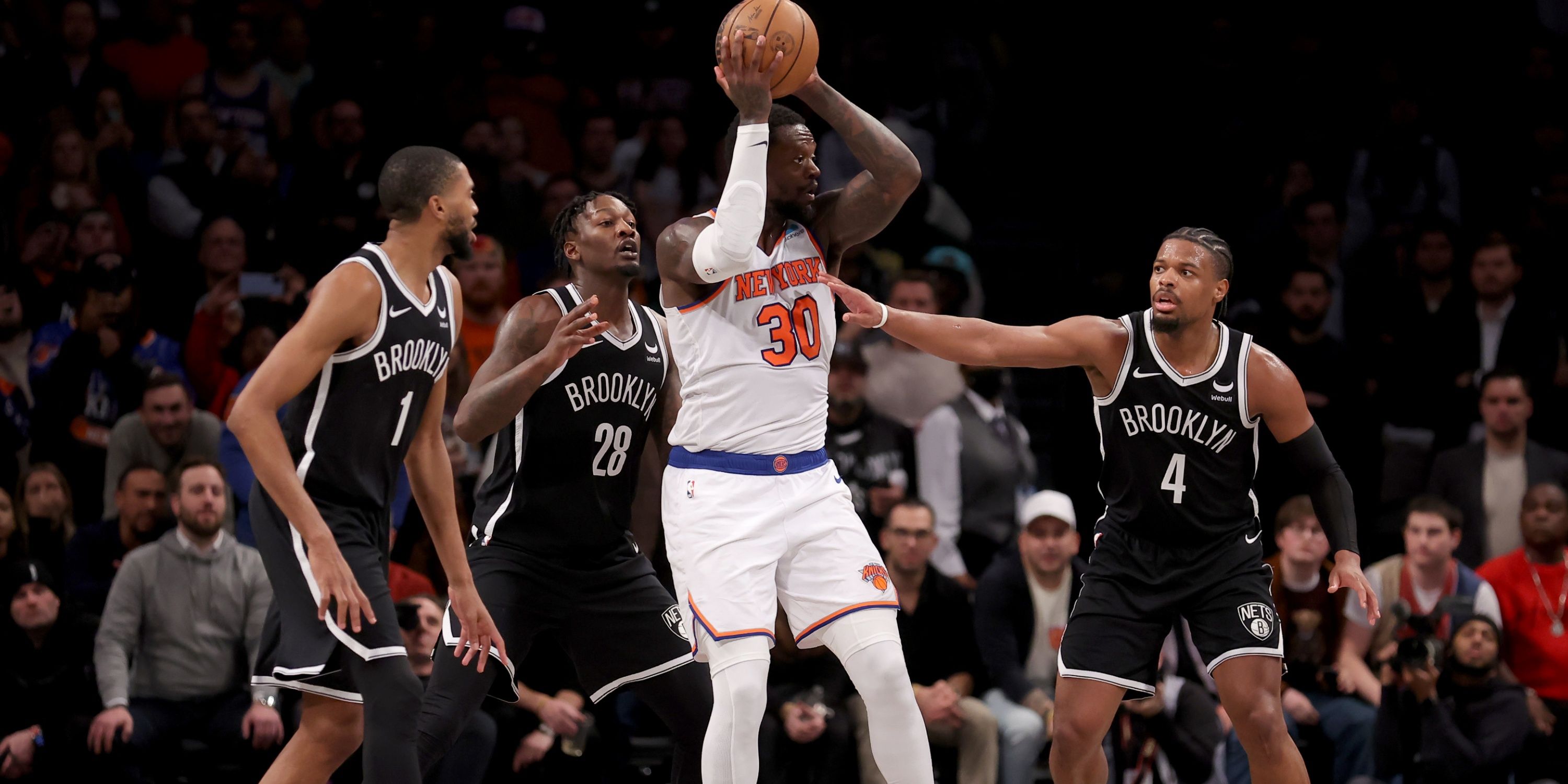 Knicks forward Julius Randle surrounded by Nets players