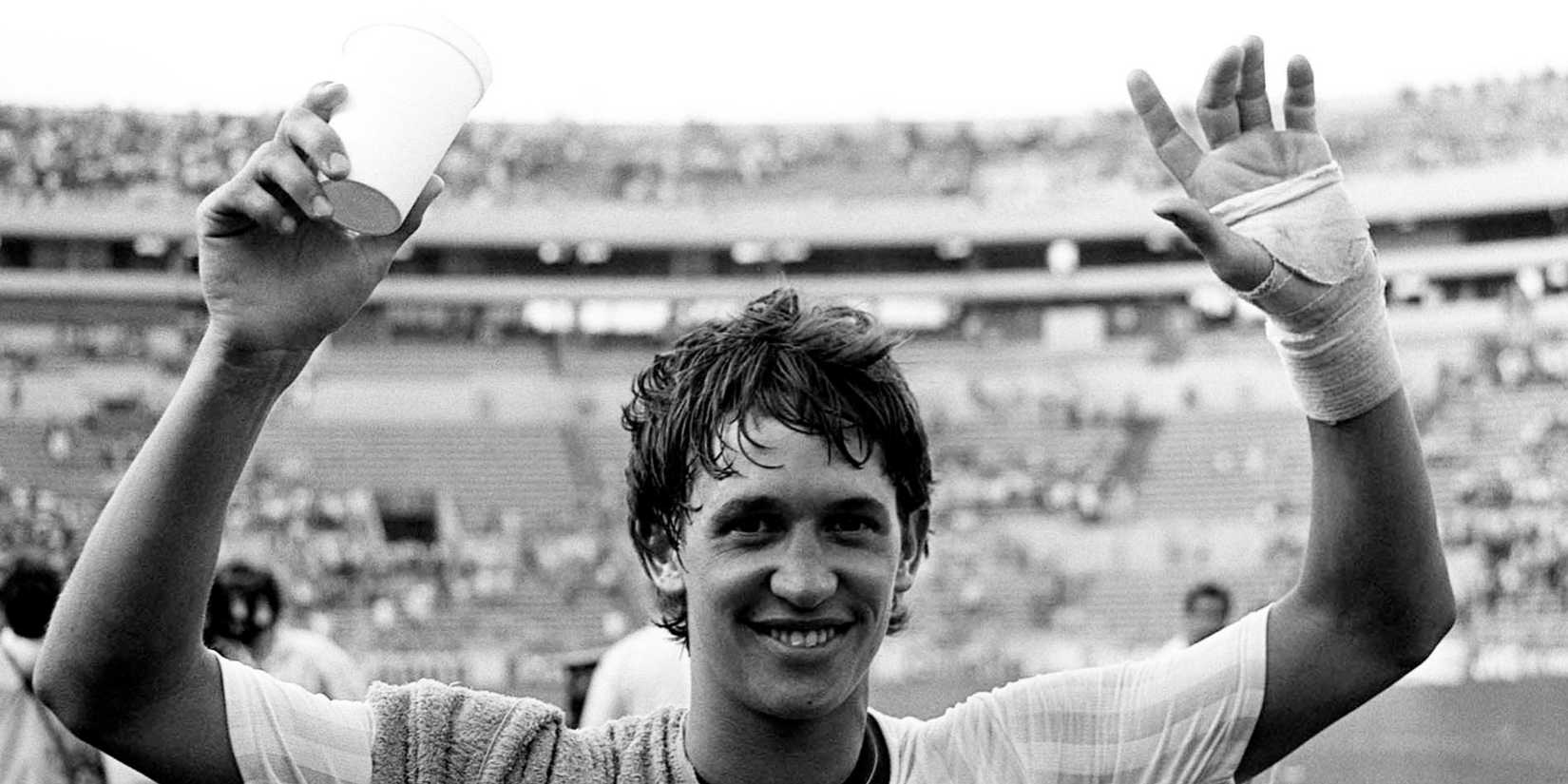 Gary Lineker celebrates in 1986