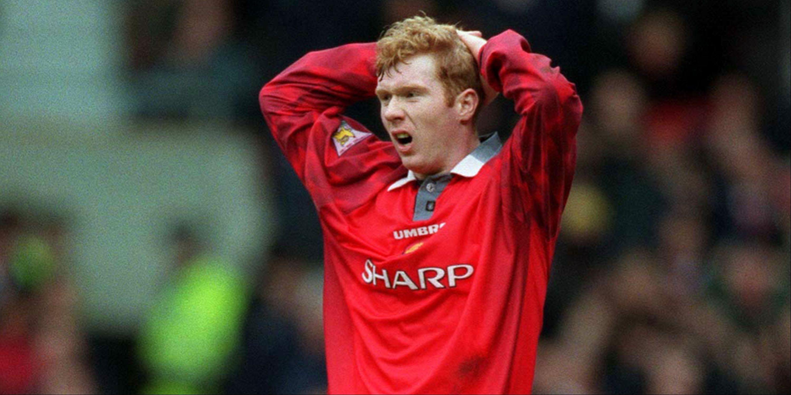 Manchester United's Paul Scholes puts his hands to his head.