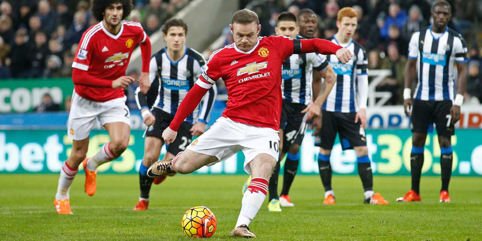 Wayne Rooney steps up to the spot