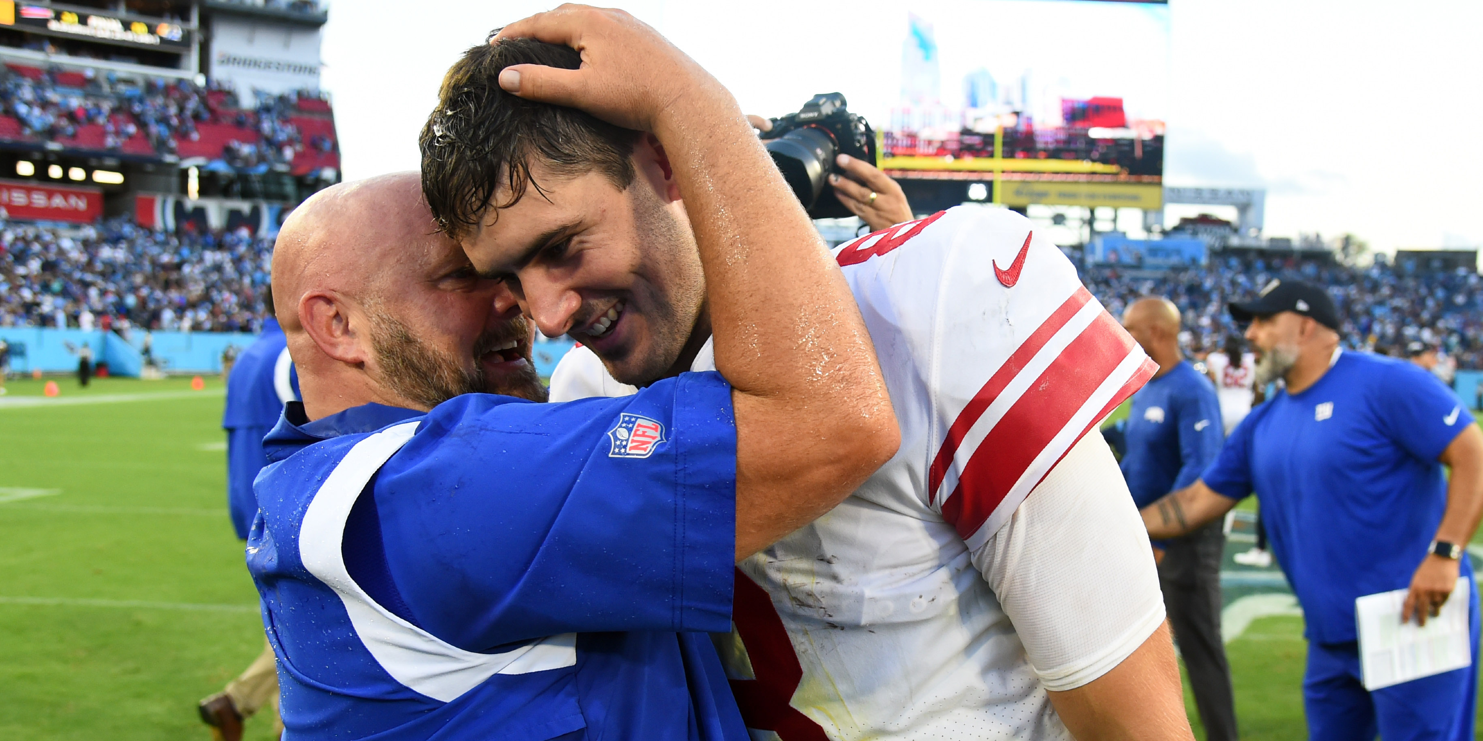New York Giants head coach Brian Daboll celebrates with quarterback Daniel Jones (8) after a win against the Tennessee Titans at Nissan Stadium.