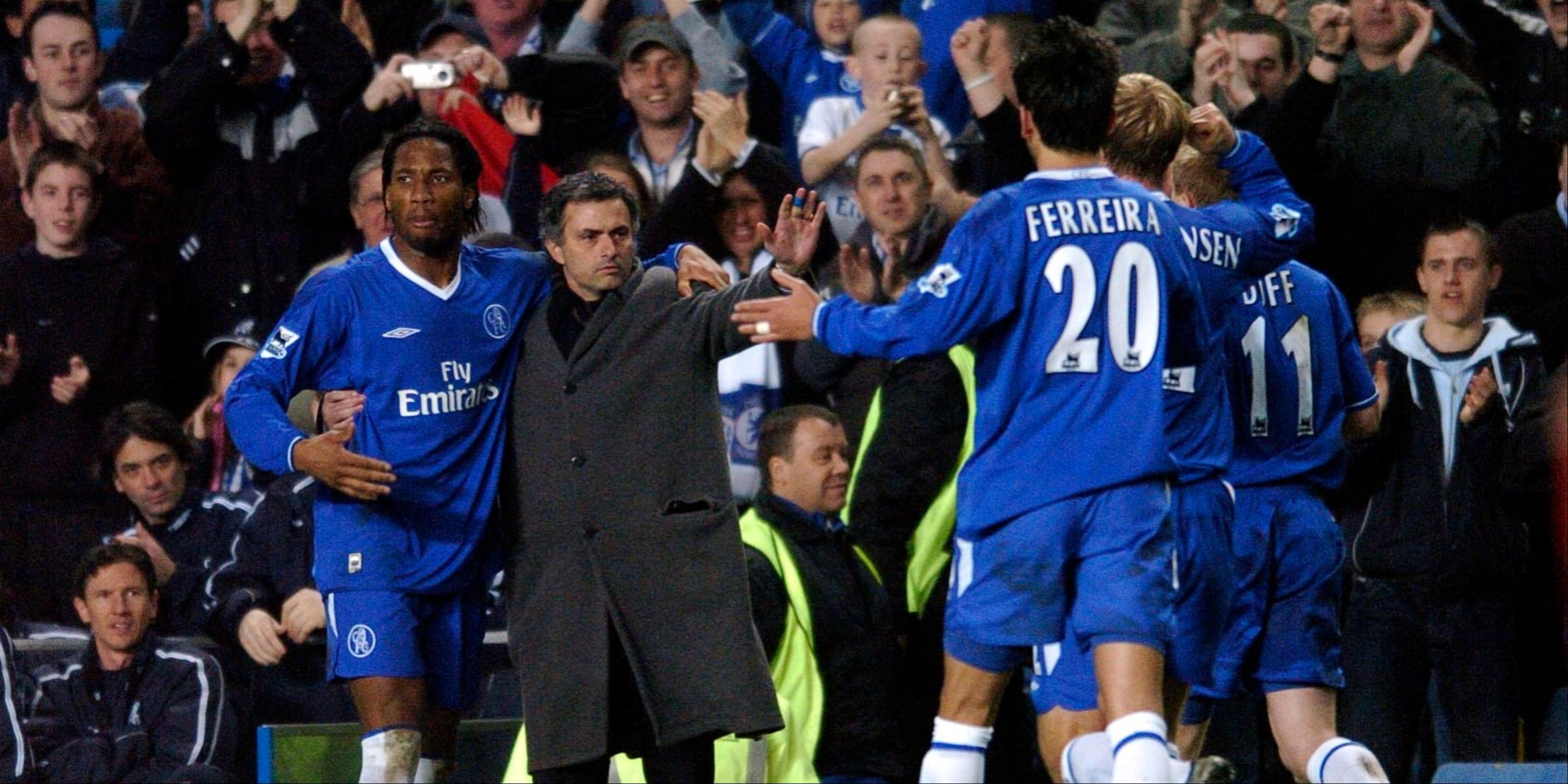 Chelsea manager Jose Mourinho celebrates with his players.