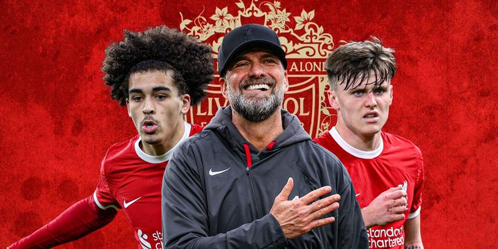 Liverpool manager Jurgen Klopp in the middle next to academy players Ben Doak and Jayden Danns