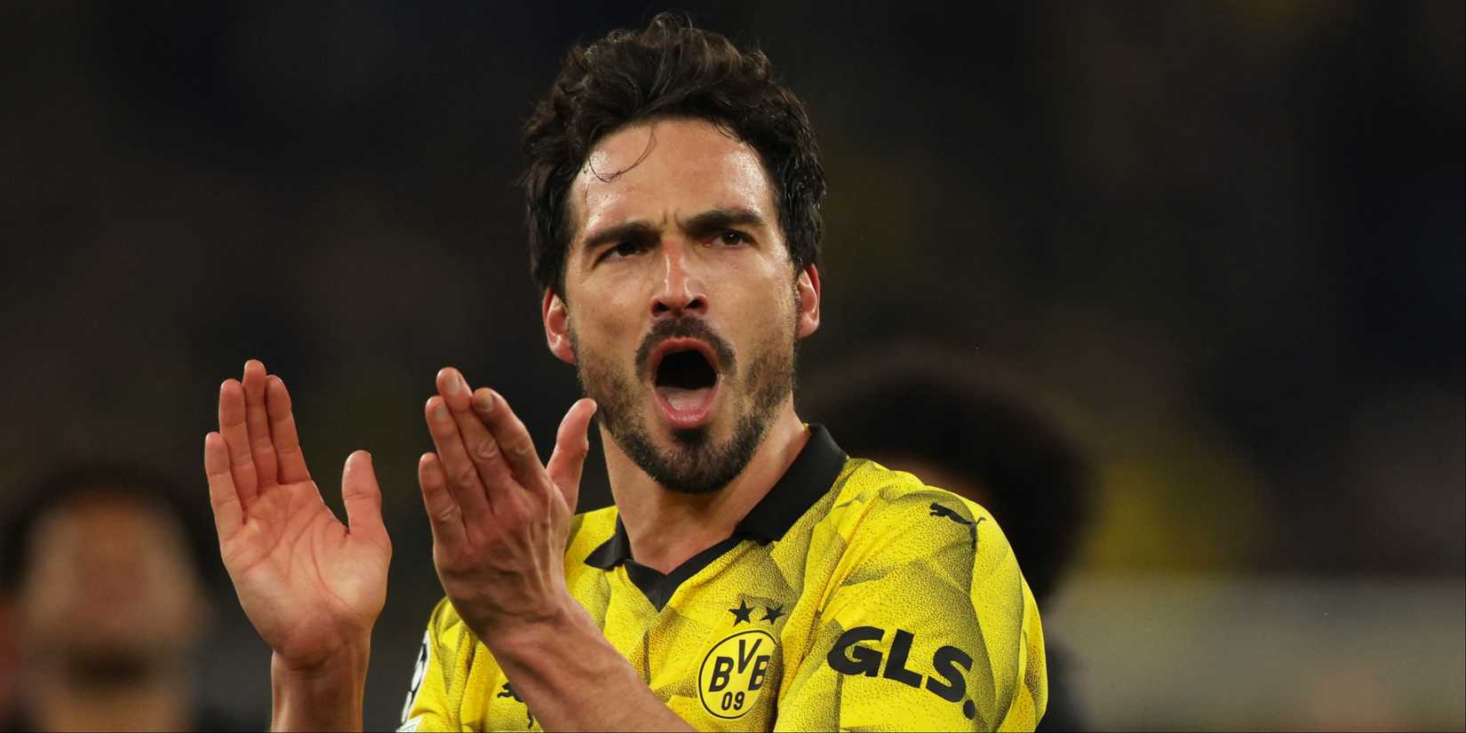 Mats Hummels celebrates for Borussia Dortmund