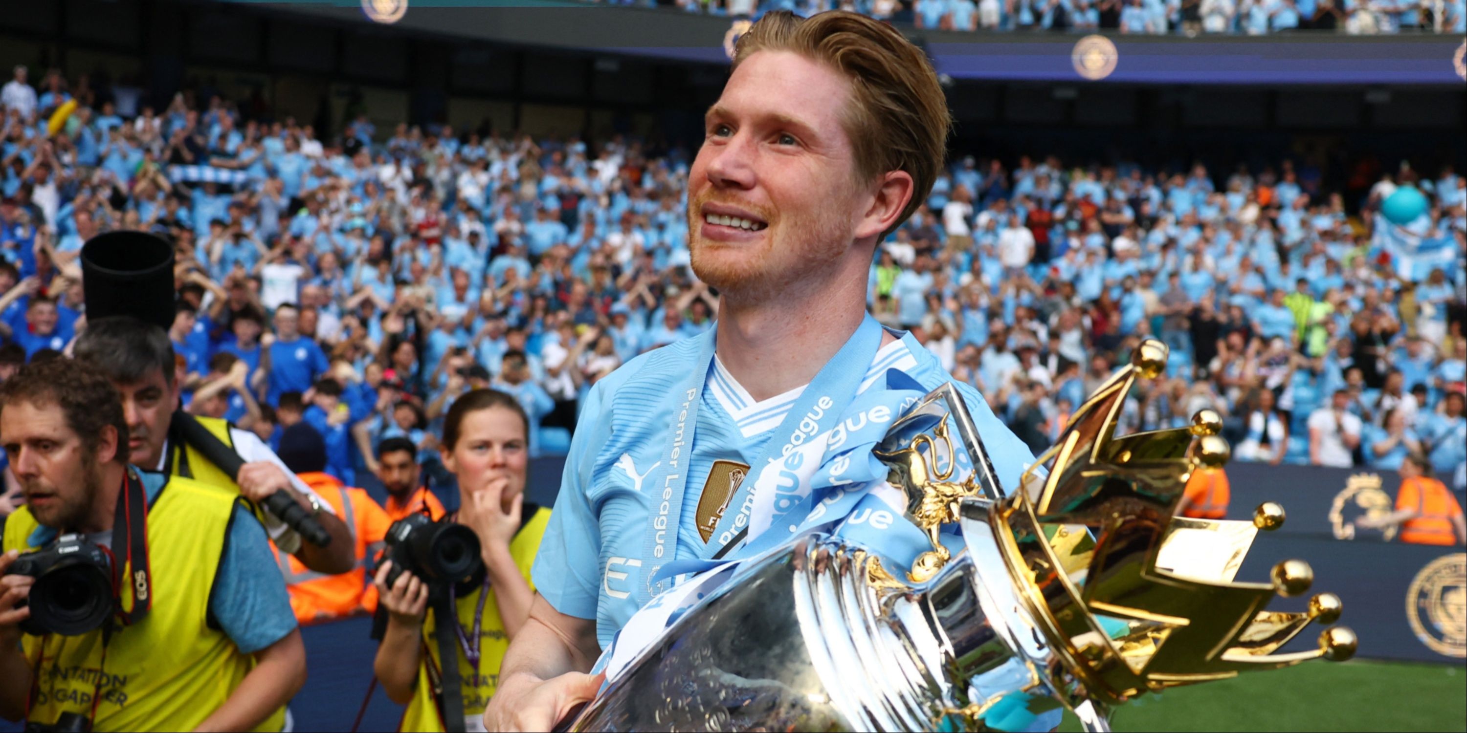 Kevin De Bruyne with the Premier League trophy