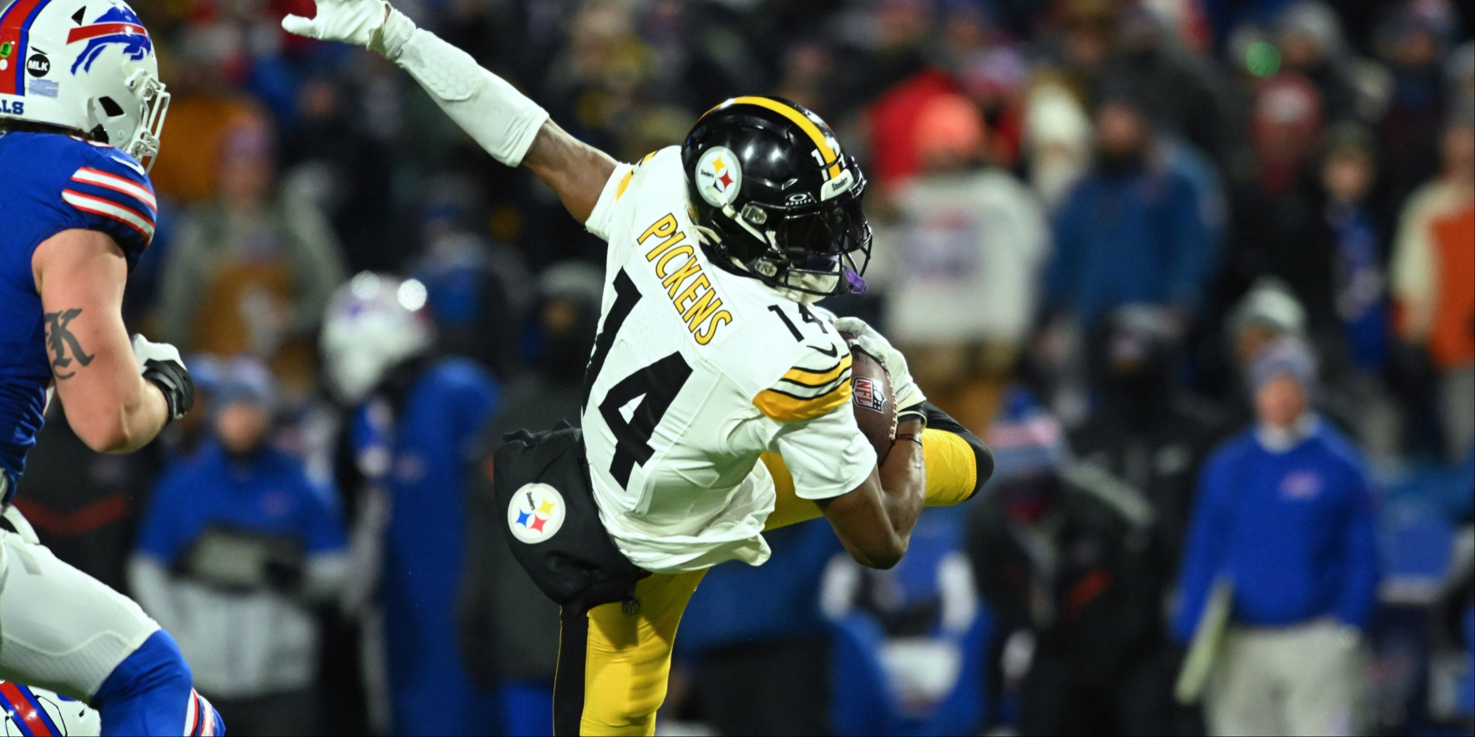 Pittsburgh Steelers WR George Pickens moves after a catch