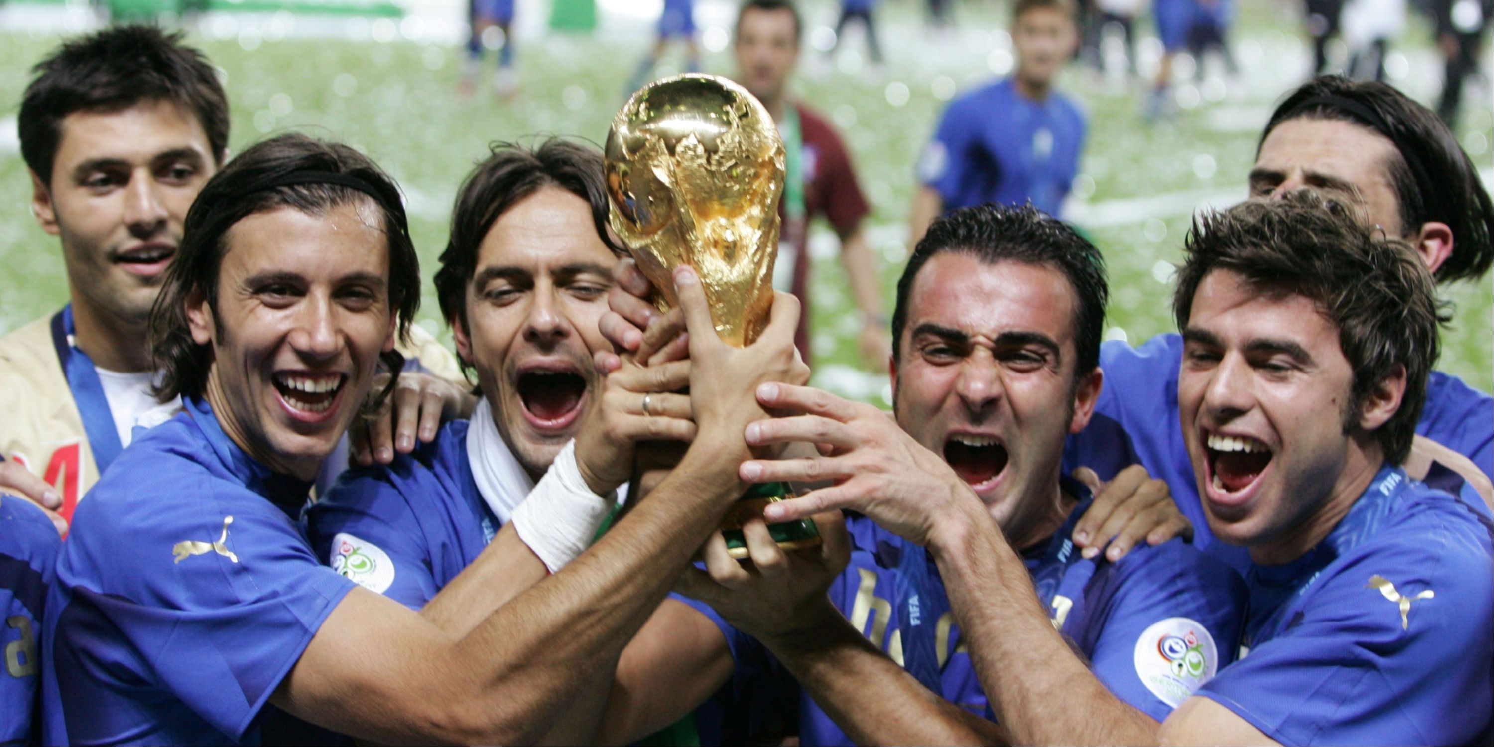 Italy players with the World Cup