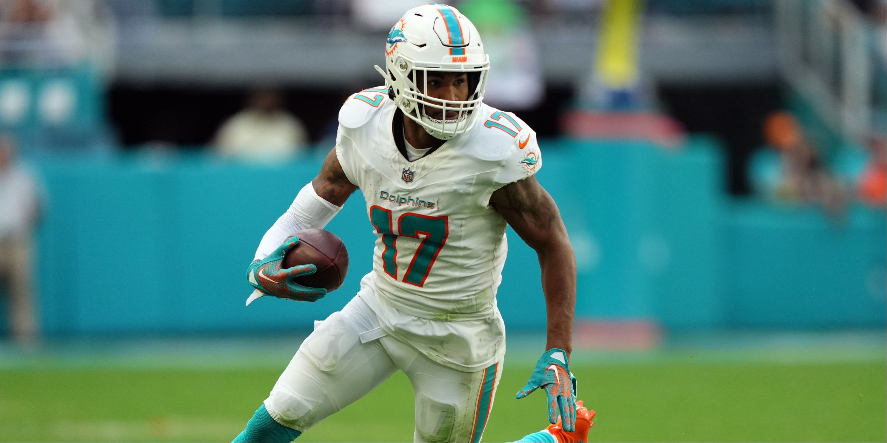 The Dolphins Are in Win-Now Mode After Jaylen Waddle Extension