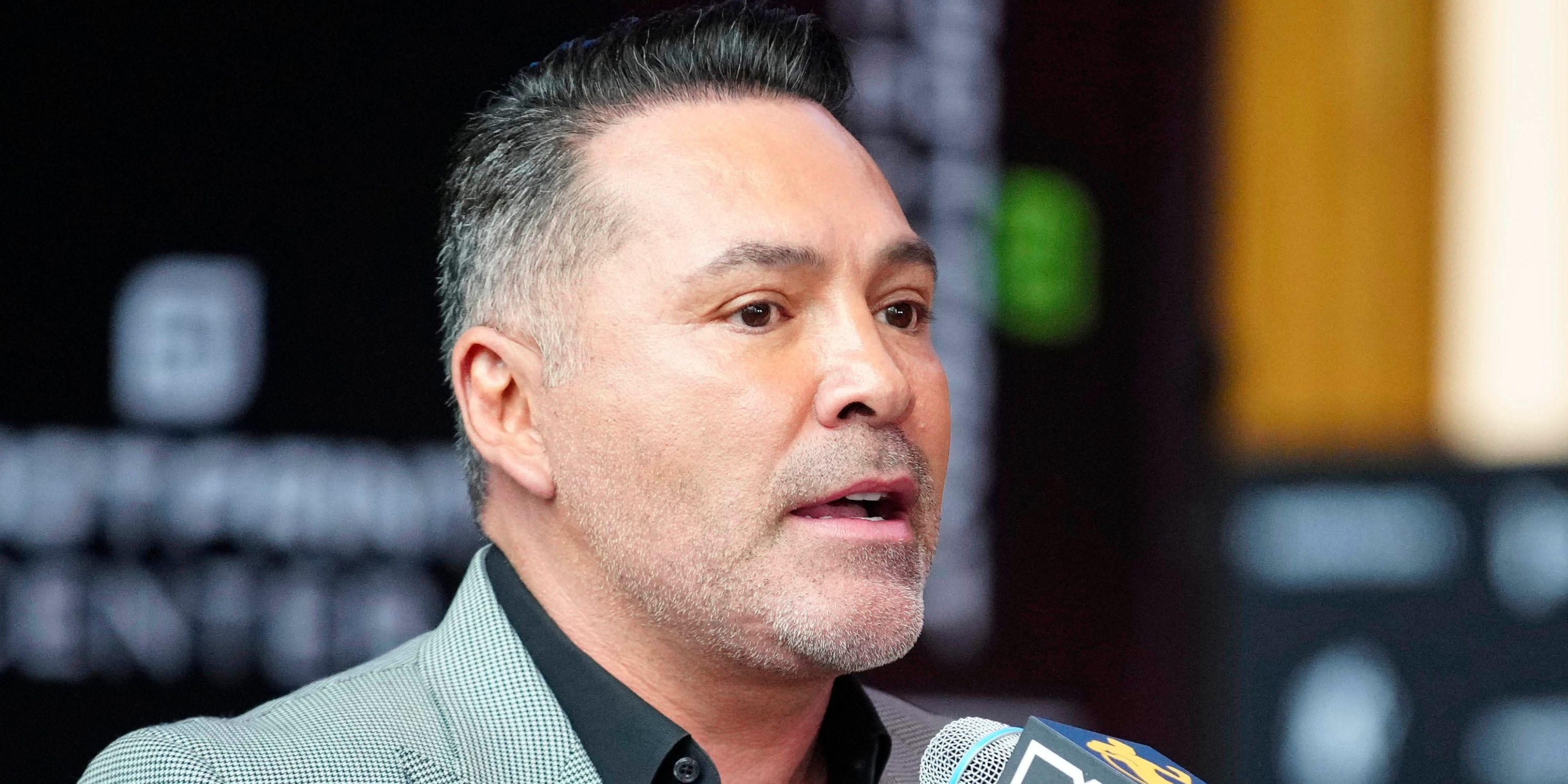 Oscar De La Hoya looking worried