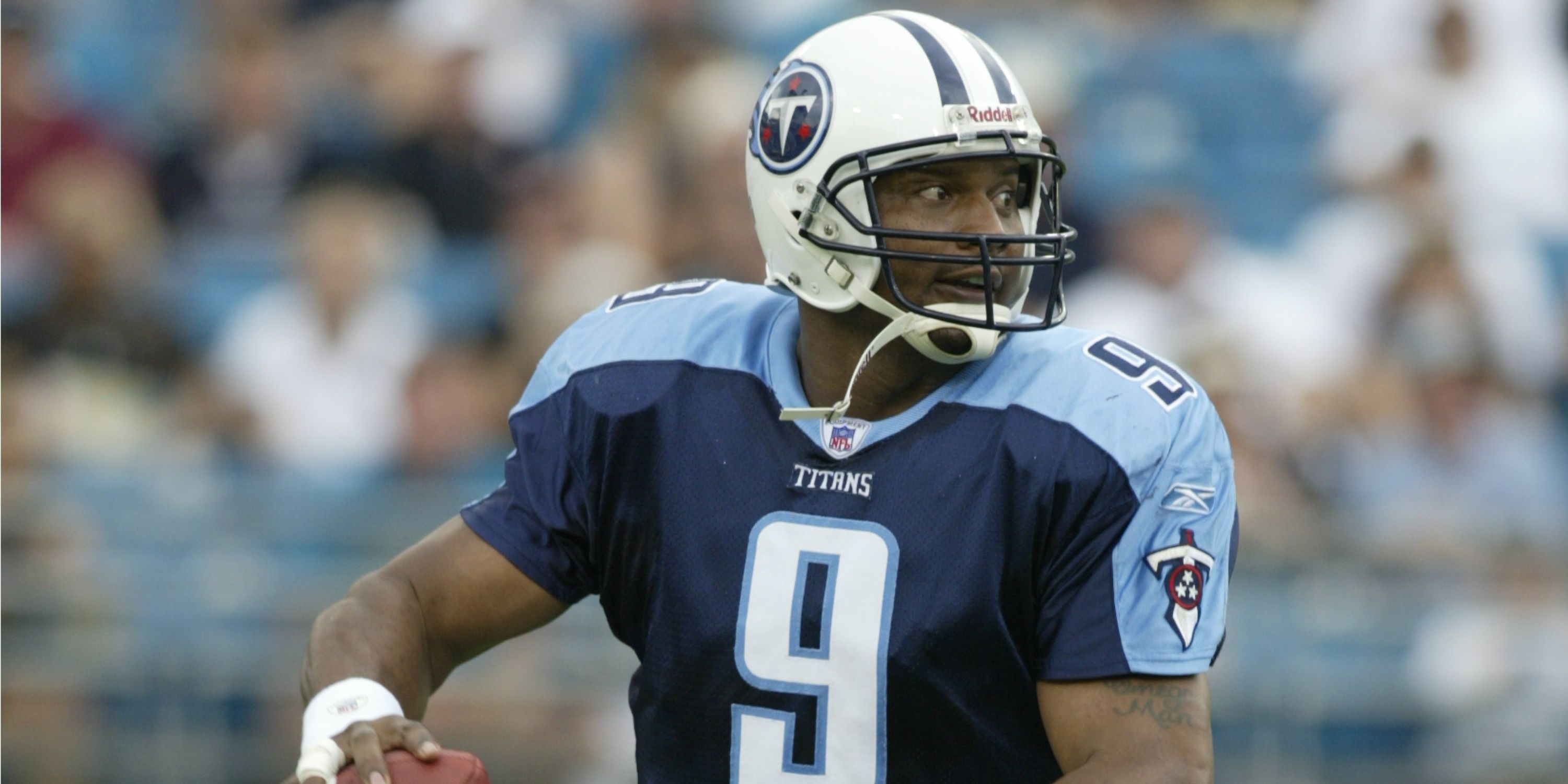 Top 5 Tennessee Titans Quarterbacks in History: Achievements and Stats Compared