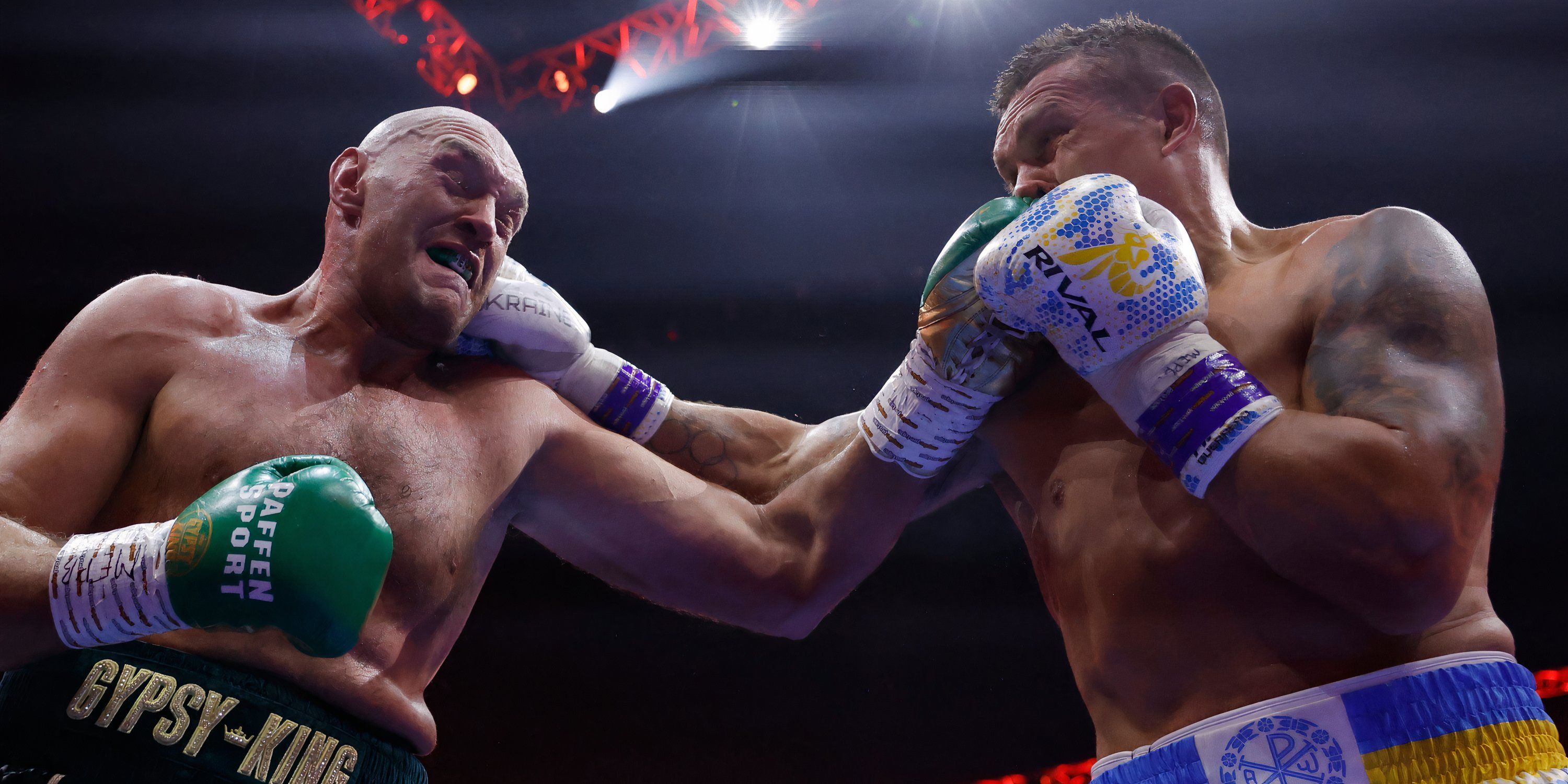 Tyson Fury Catches Usyk