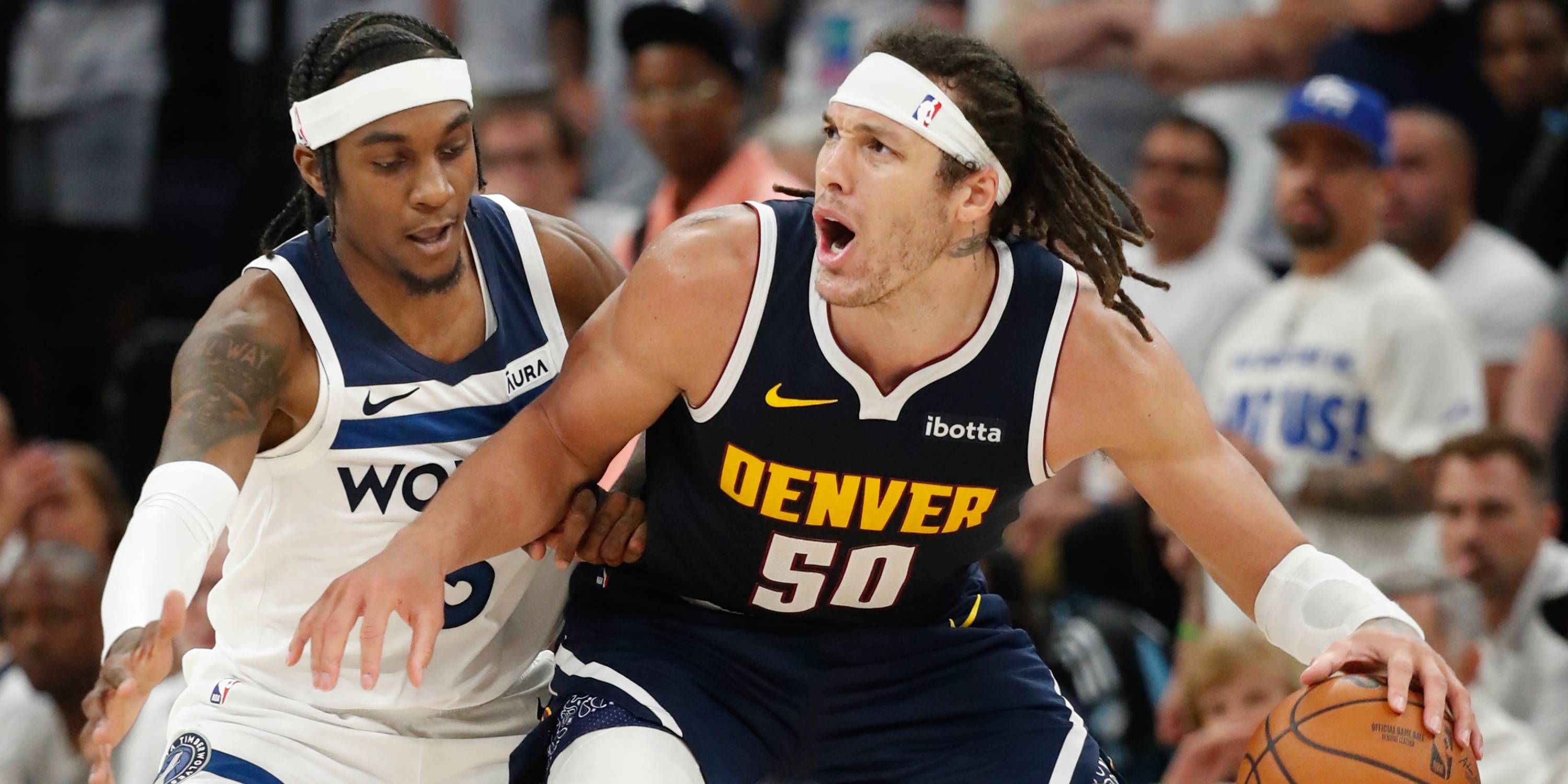 Aaron Gordon makes a play against the Minnesota Timberwolves.