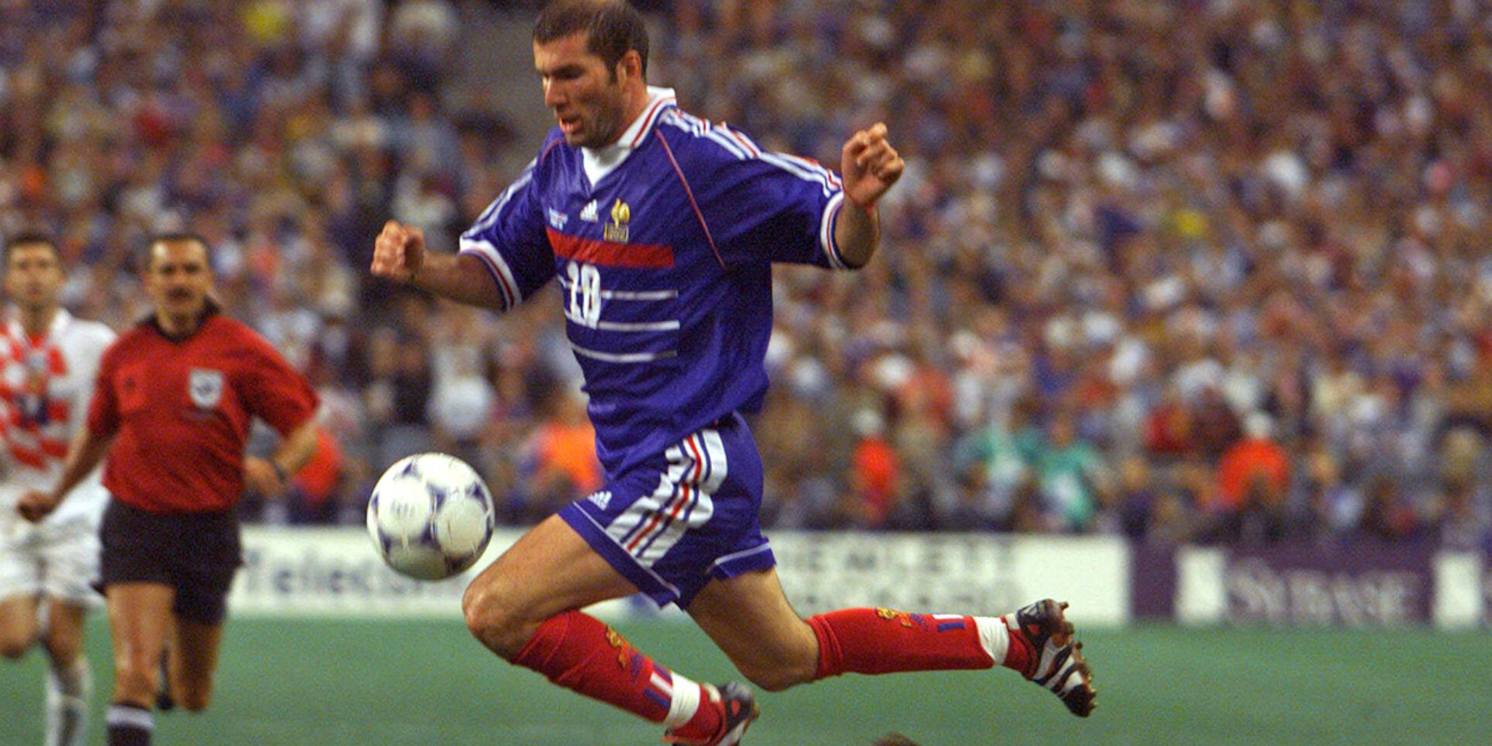 Zinedine Zidane playing for France