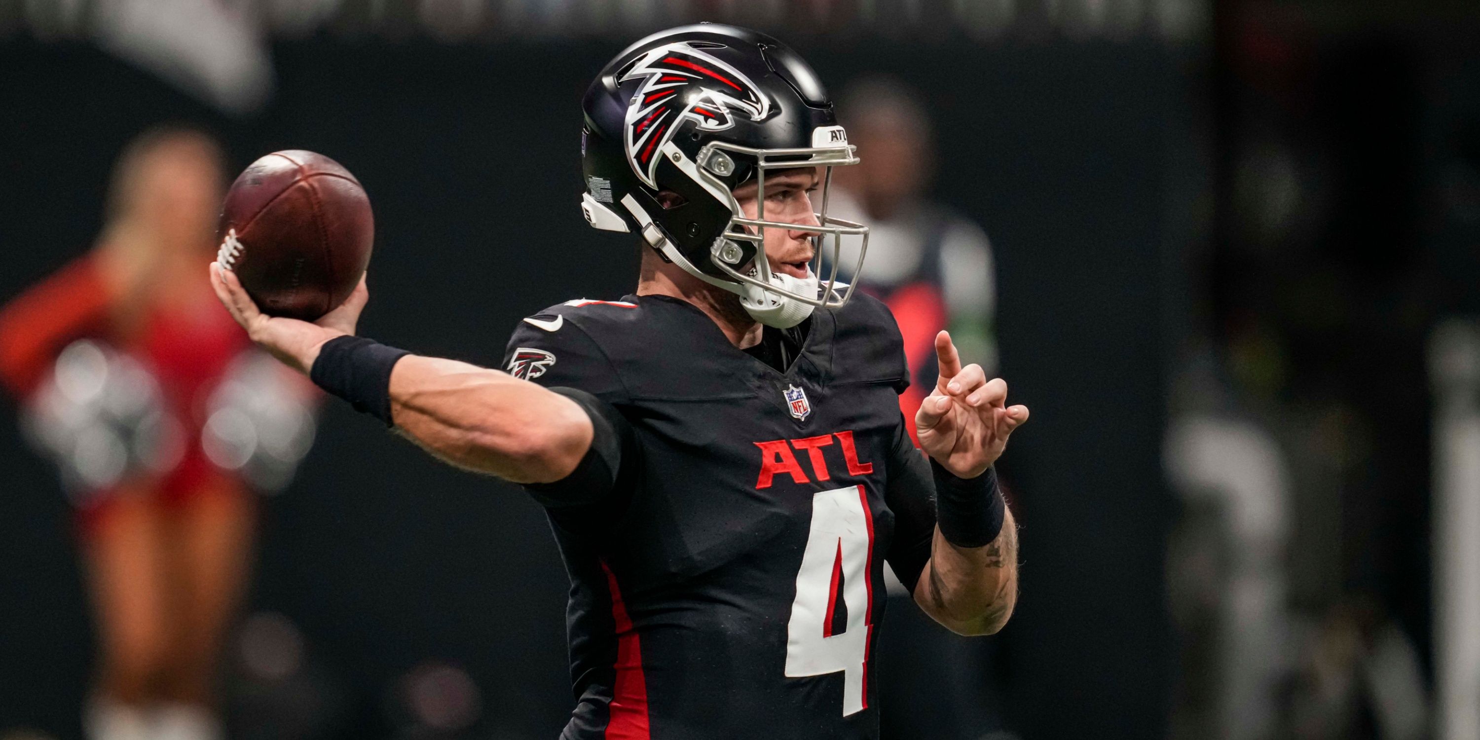 Falcons QB throwing a pass at Mercedes-Benz Stadium.