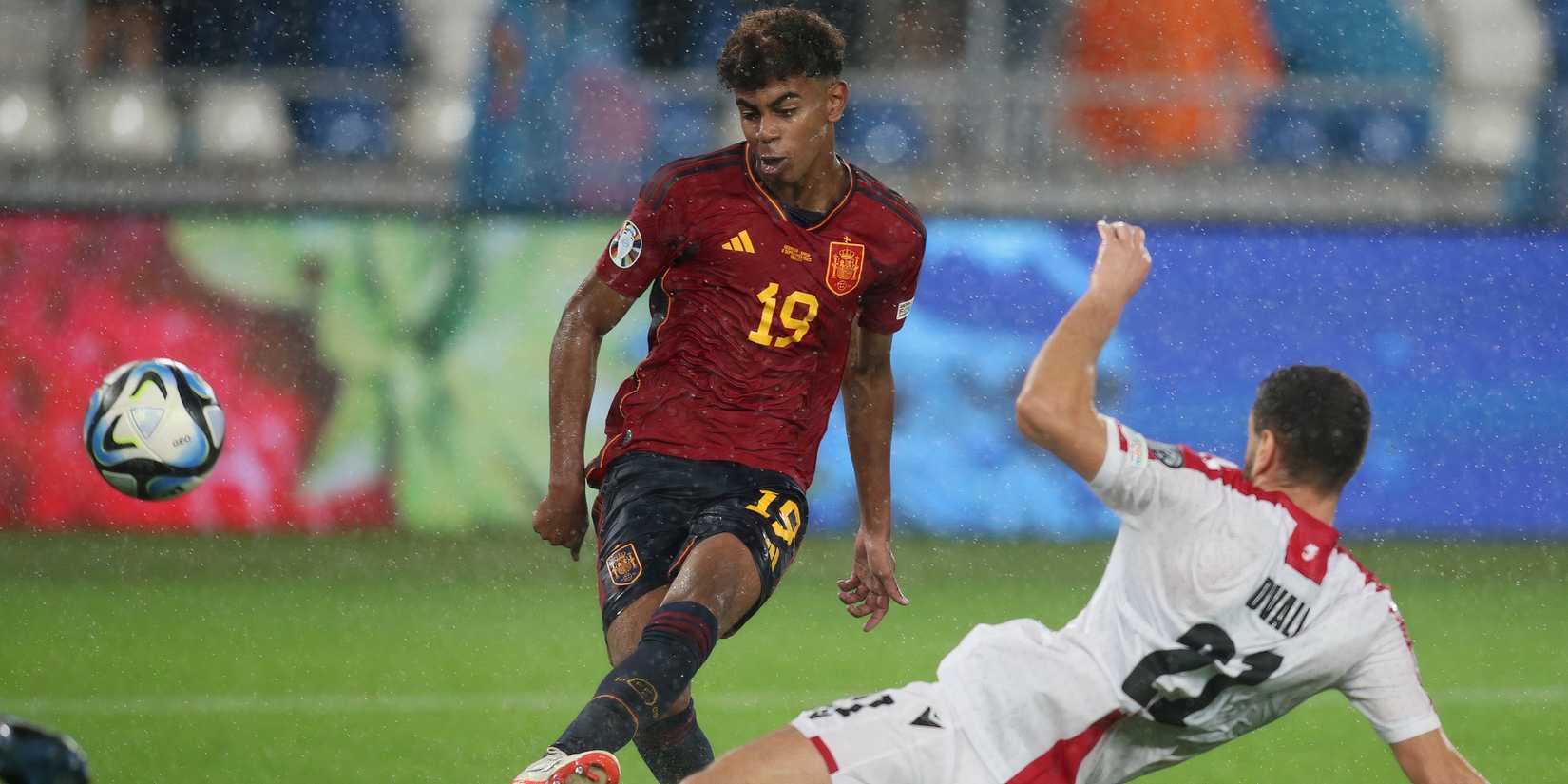 Lamine Yamal in action for Spain