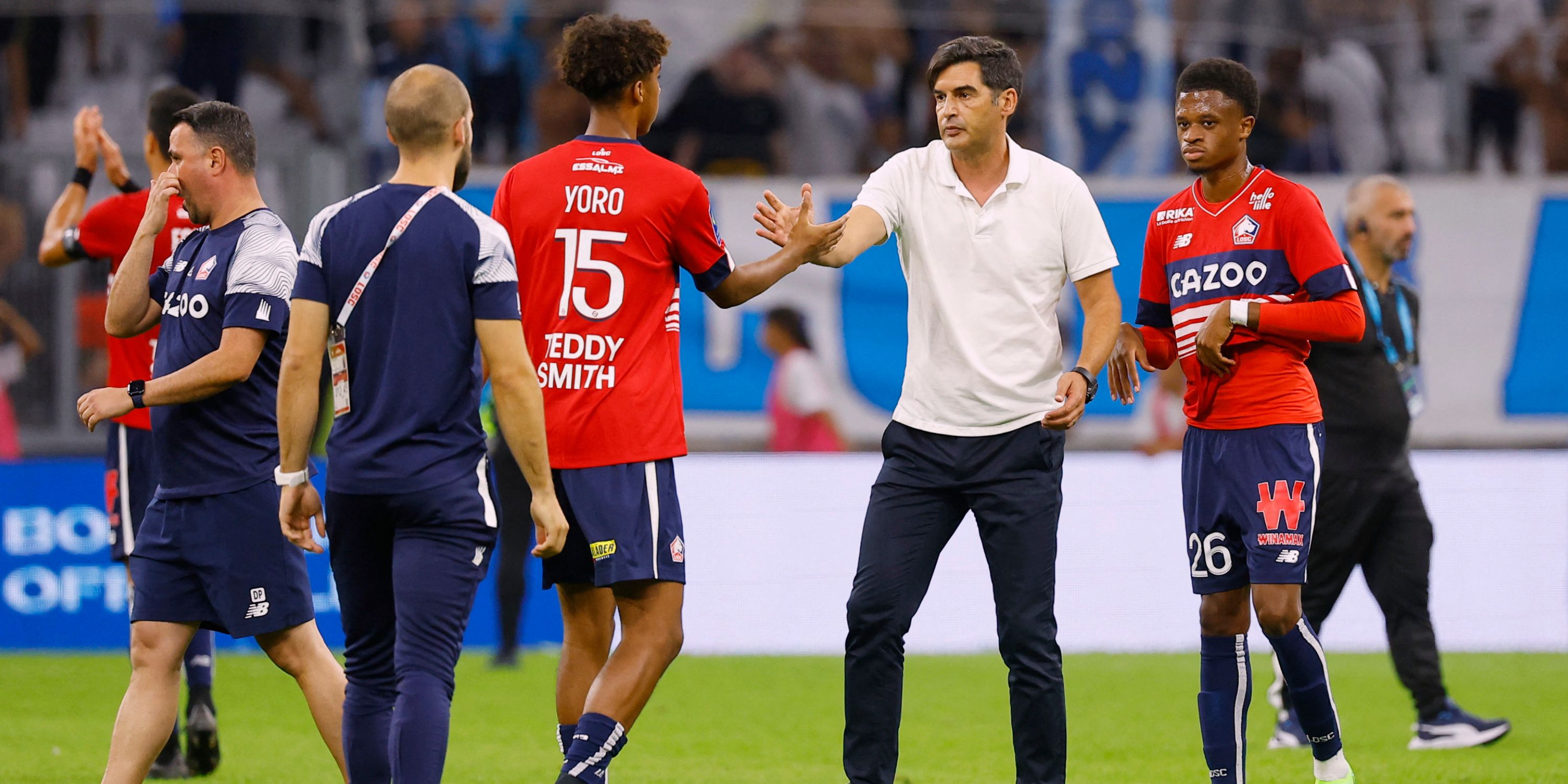 Leny Yoro having a handshake with Paulo Fonseca