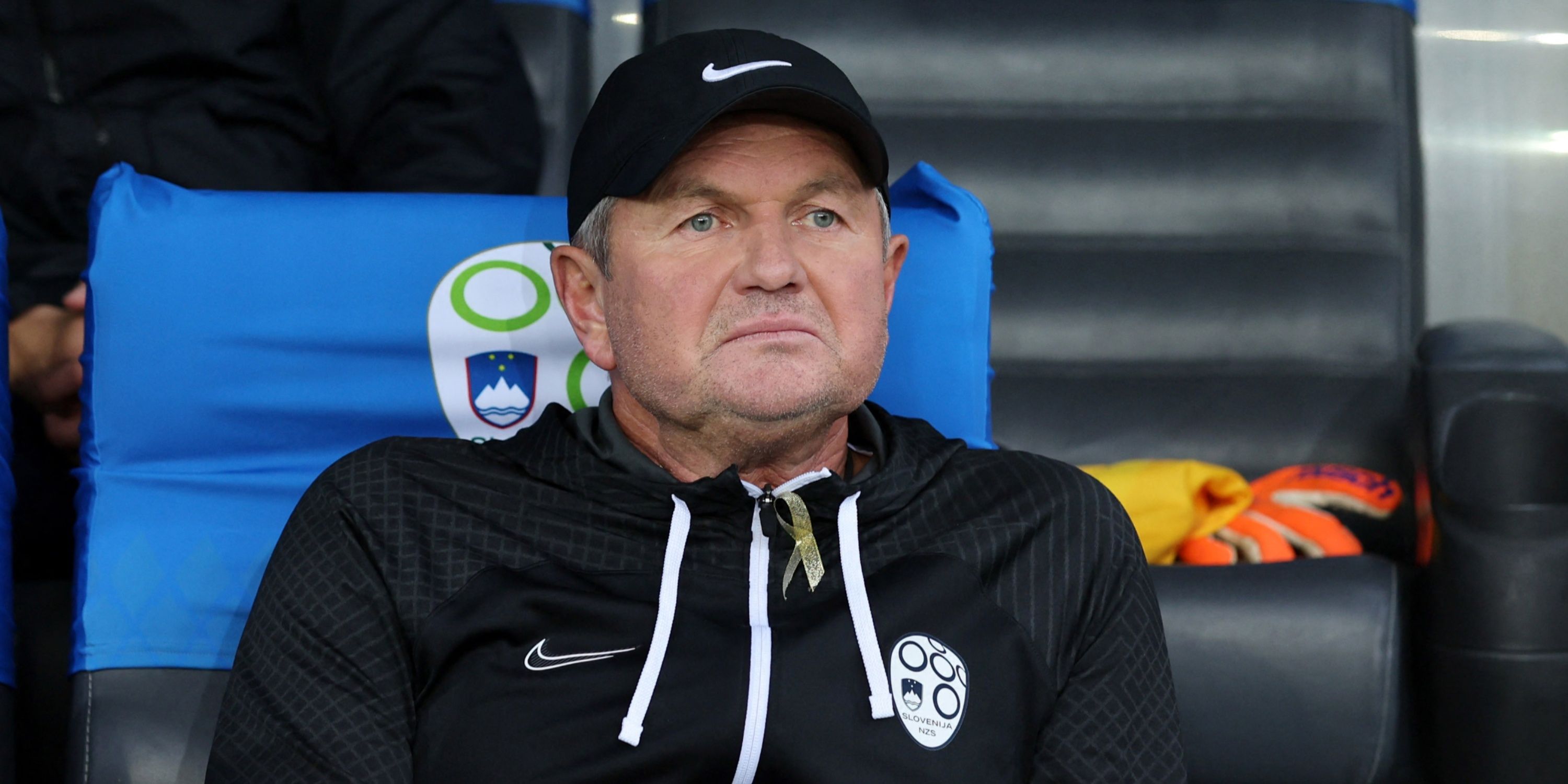 Matjaz Kek before a match