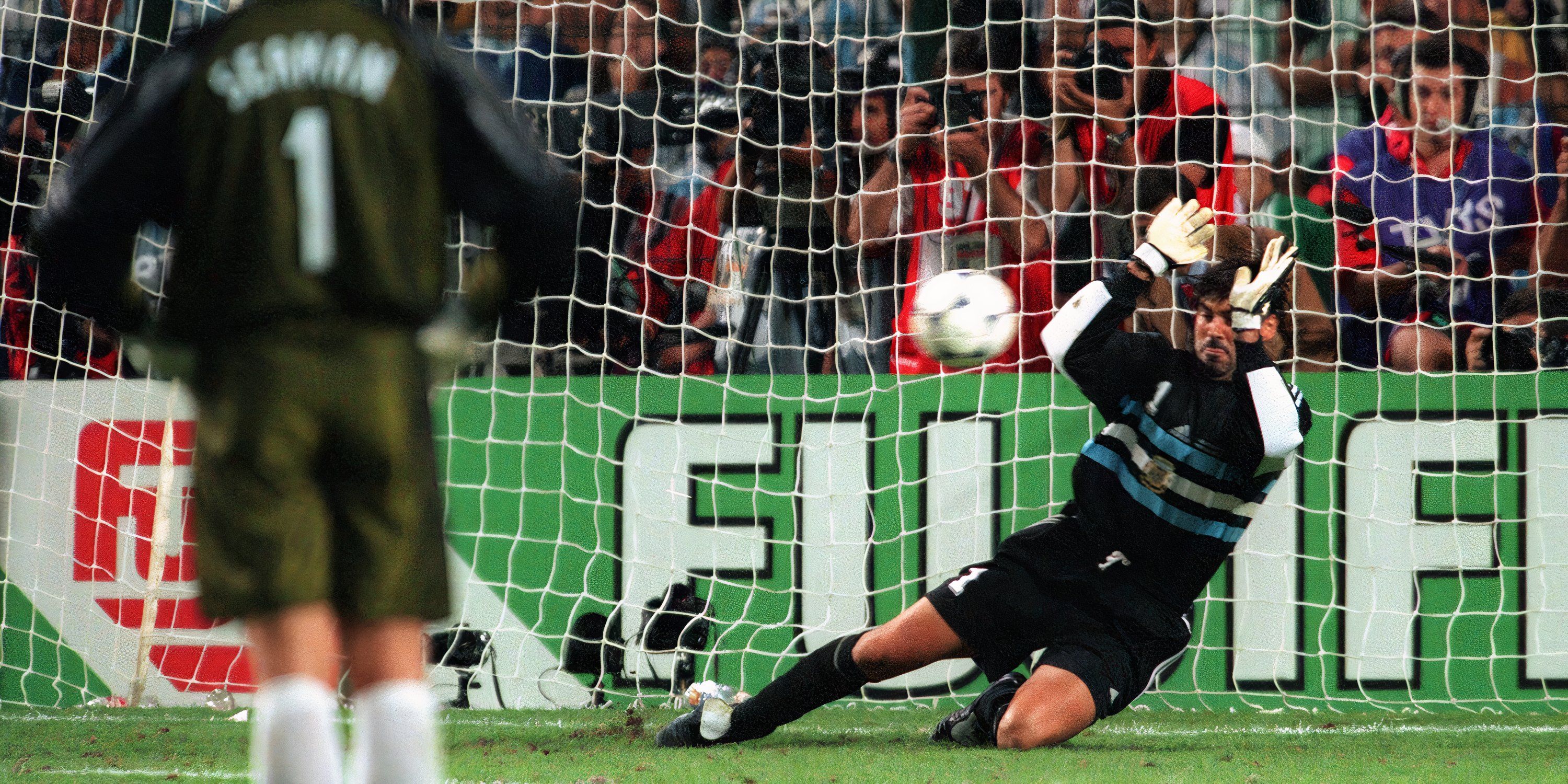 What Happened to Carlos Roa After he Rejected Man United