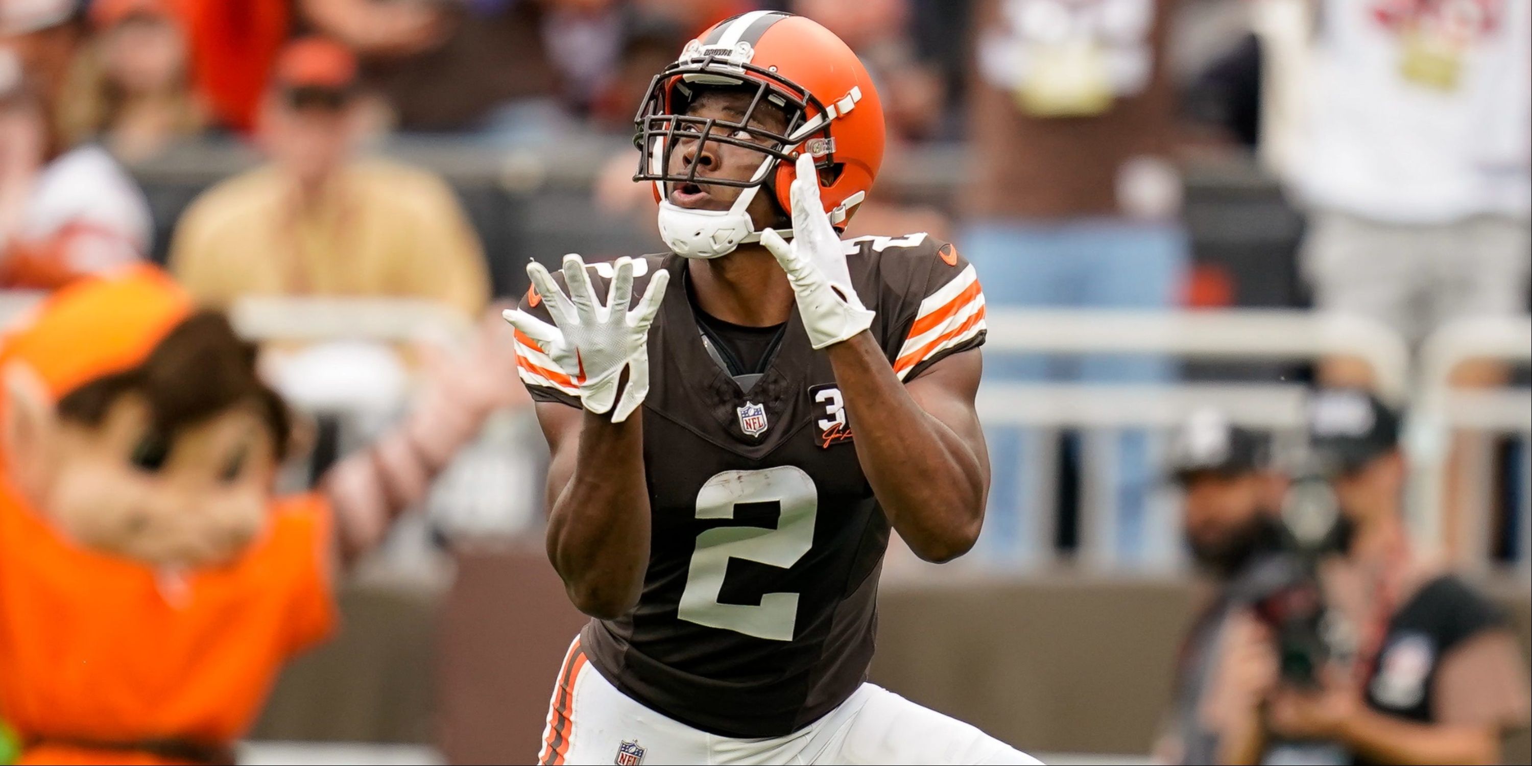 Cleveland Browns wide receiver Amari Cooper makes a catch