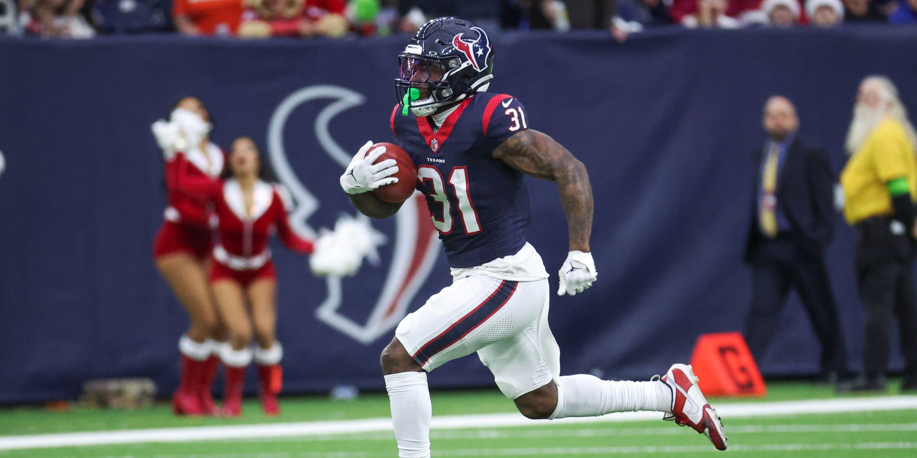 Texans RB Dameon Pierce running in preseason