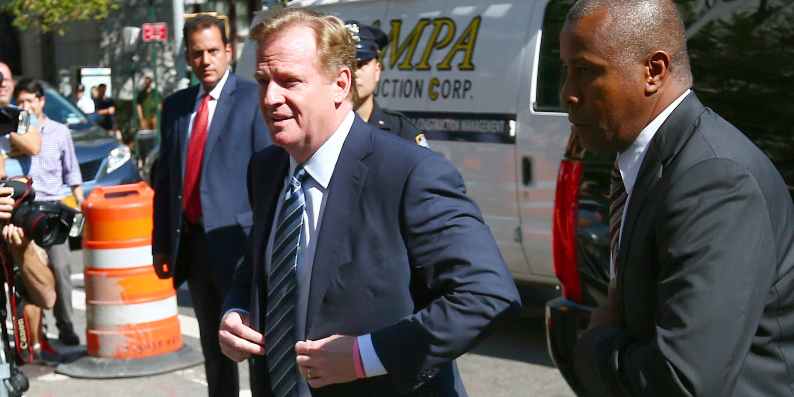 Roger Goodell walking into courtroom