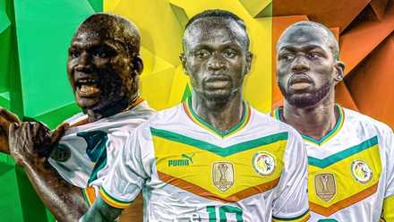 Sadio Mane in the middle with Papa Bouba Diop and Kalidou Koulibaly all in Senegal kit with Senegal theme