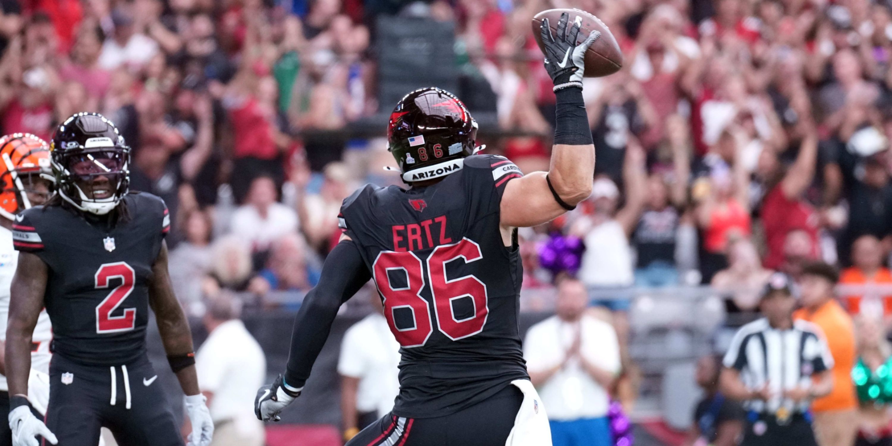 Zach Ertz Helps Commanders Learn Kliff Kingsbury's Offense