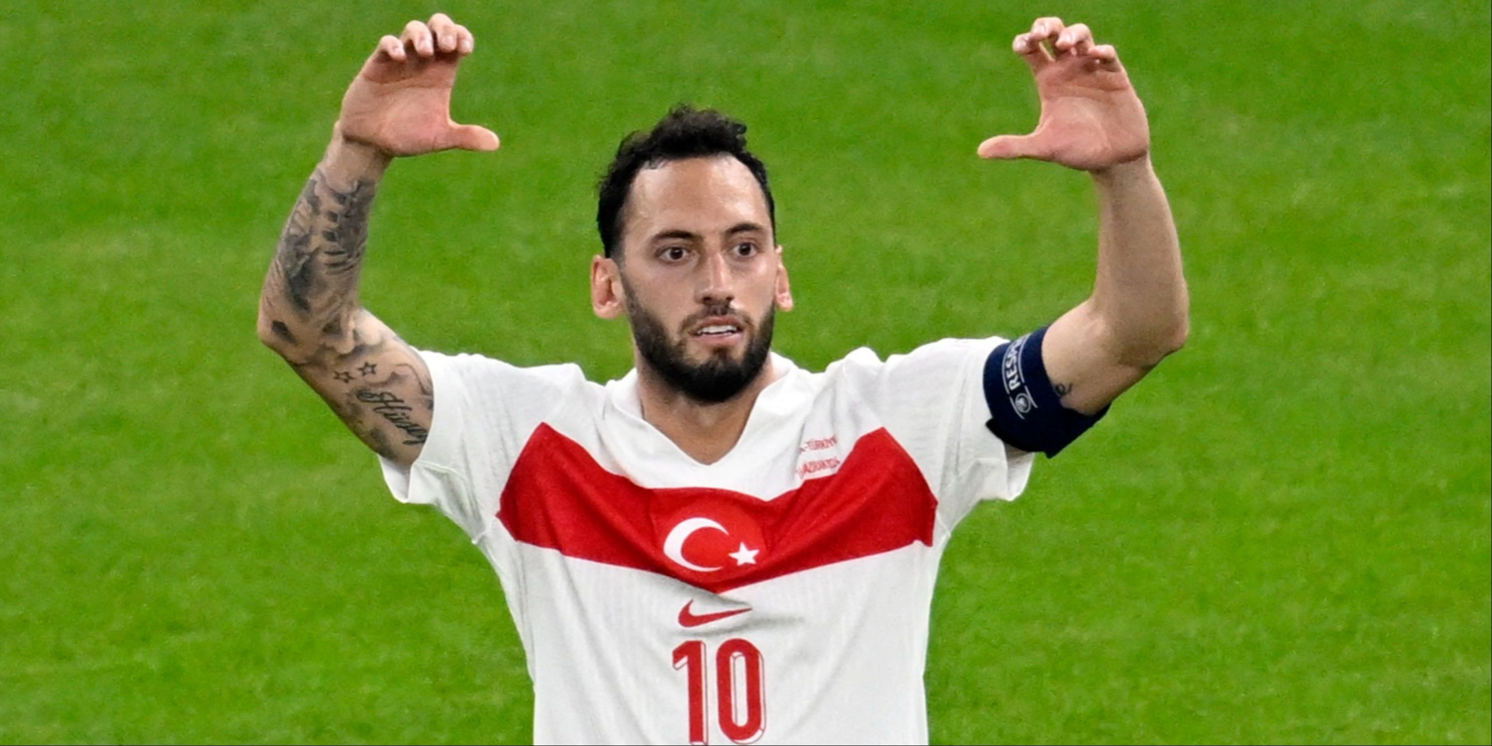 Hakan Calhanoglu celebrating for Turkiye