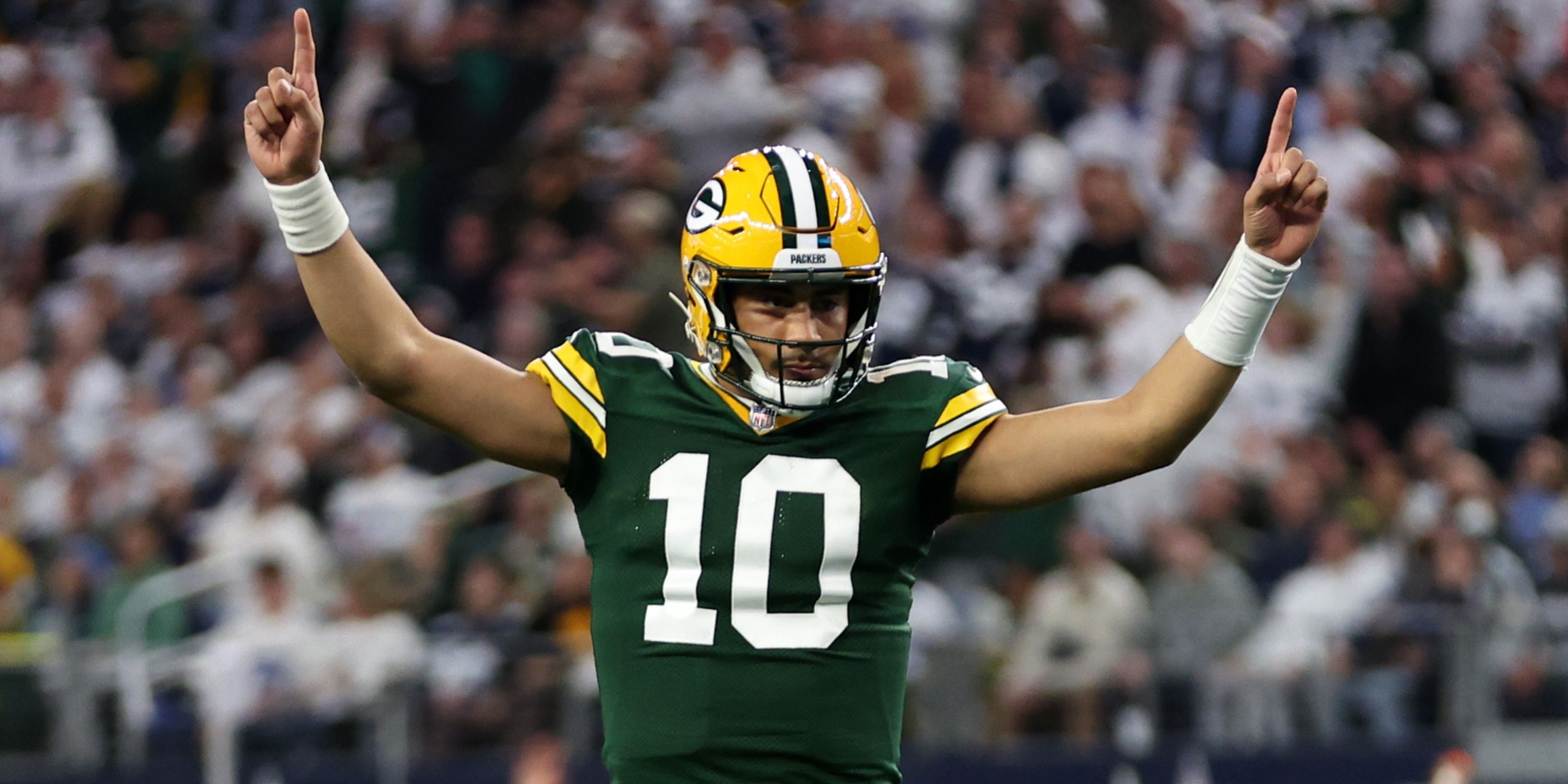 Packers QB Jordan Love throws pass against Dallas Cowboys