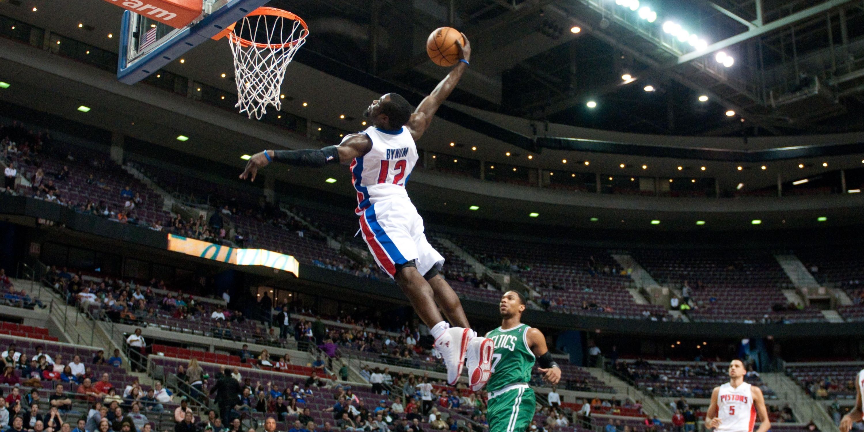 Greatest Undersized Dunkers in NBA History