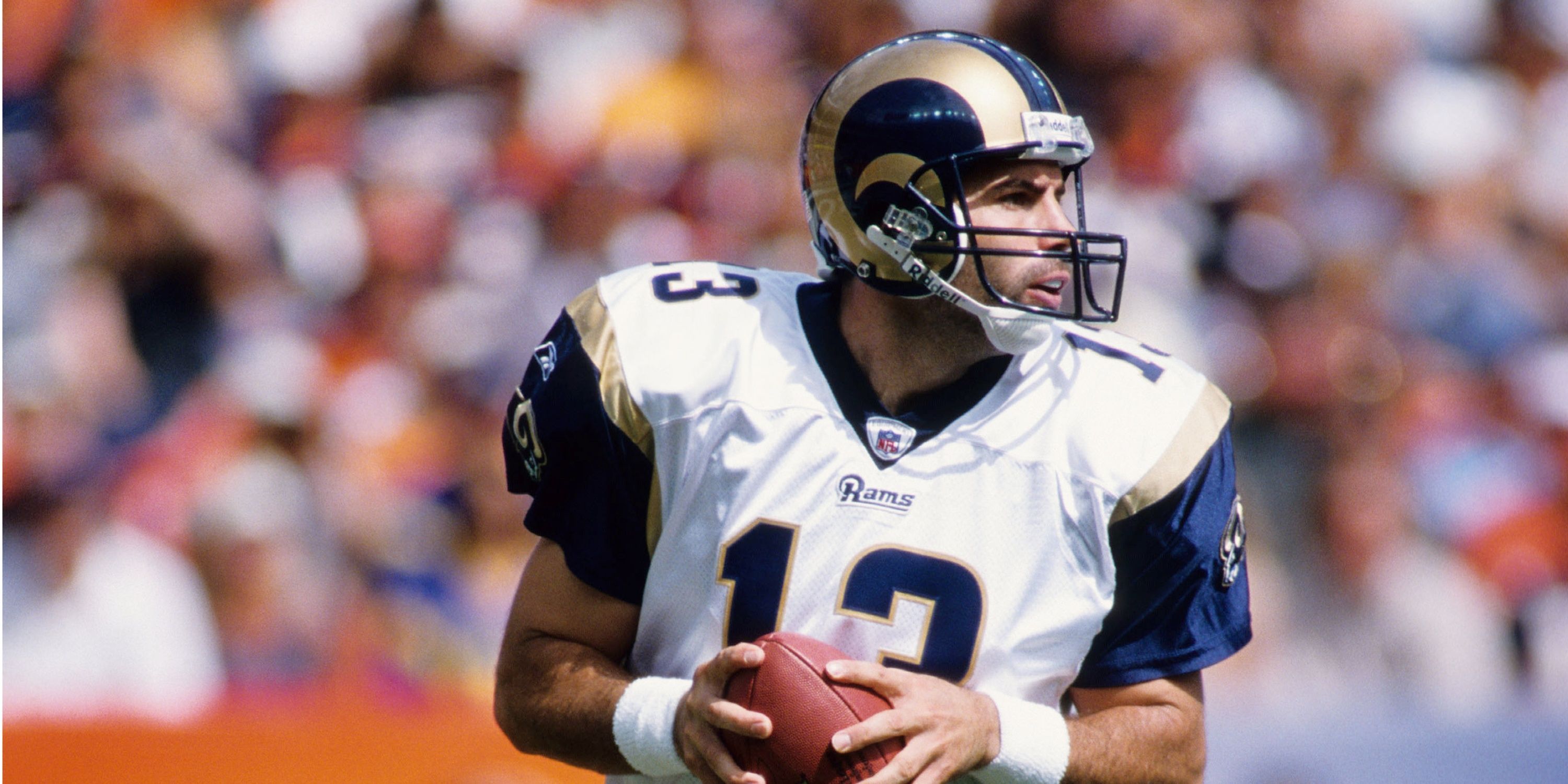 St. Louis QB Kurt Warner dropping back to pass