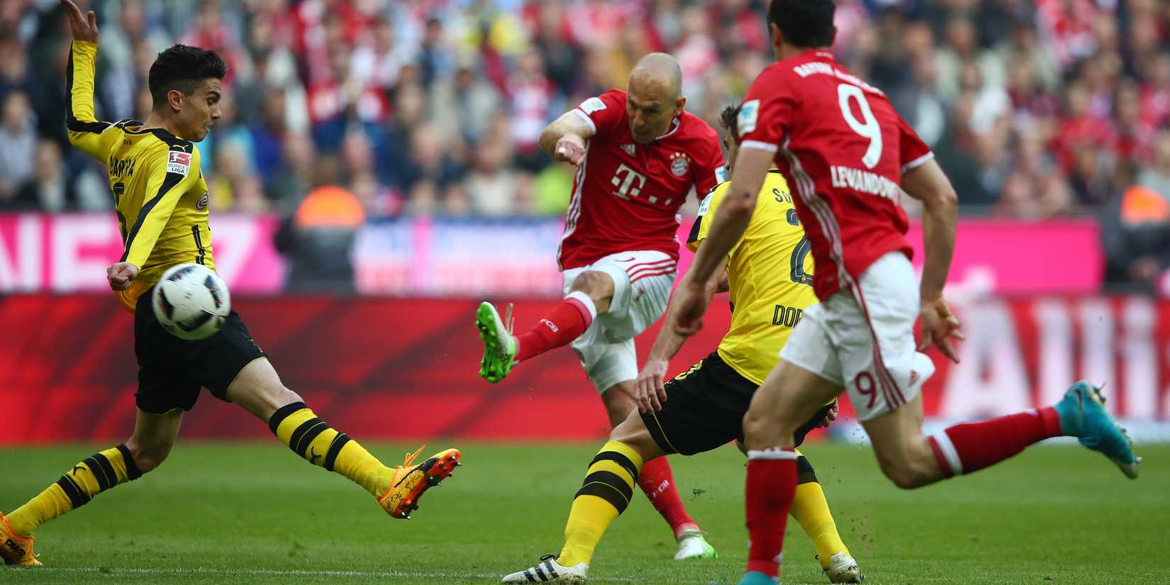 10 greatest left-footed players in football history [Ranked]