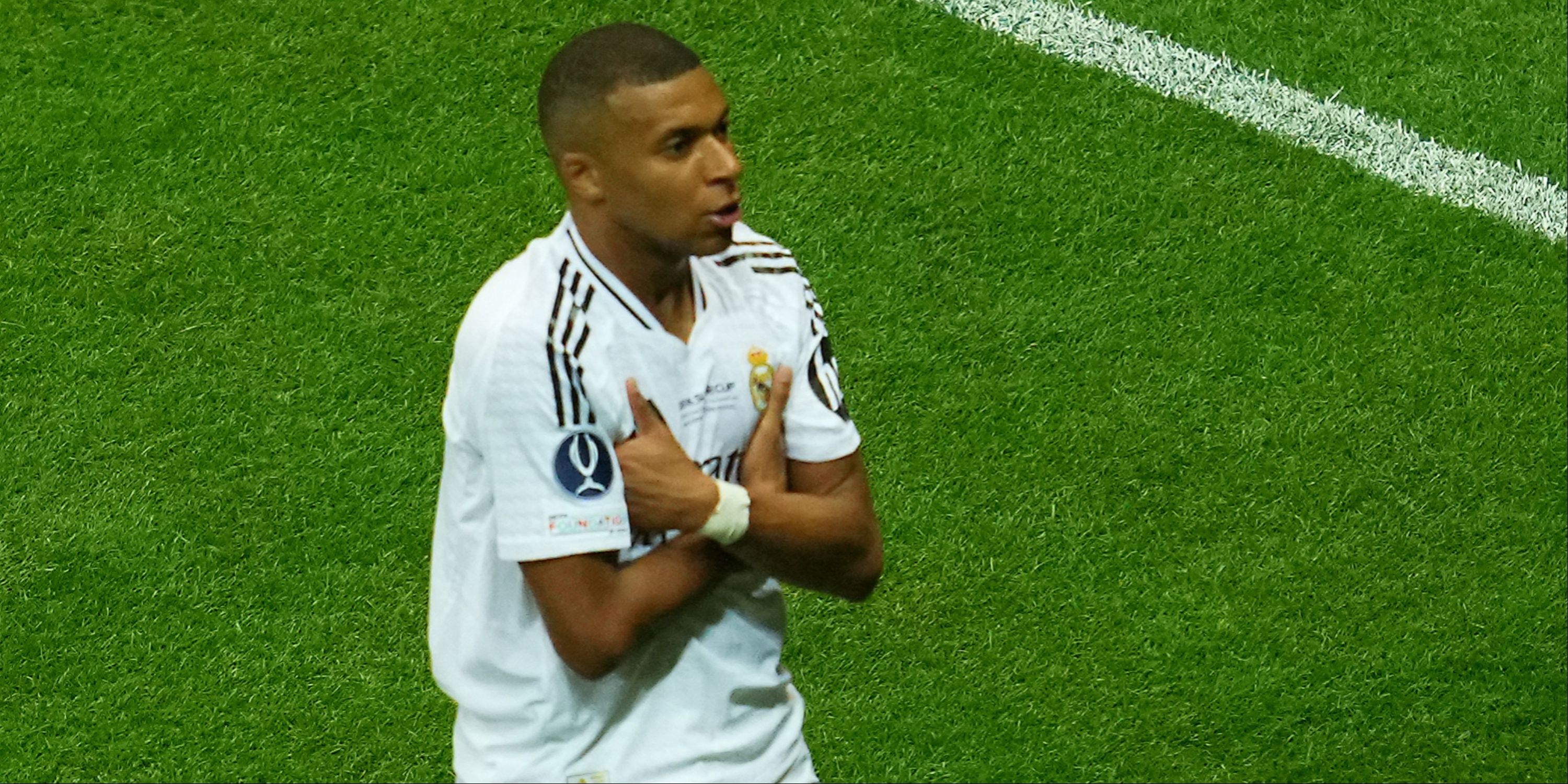 Kylian Mbappé receives a standing ovation at the Santiago Bernabéu