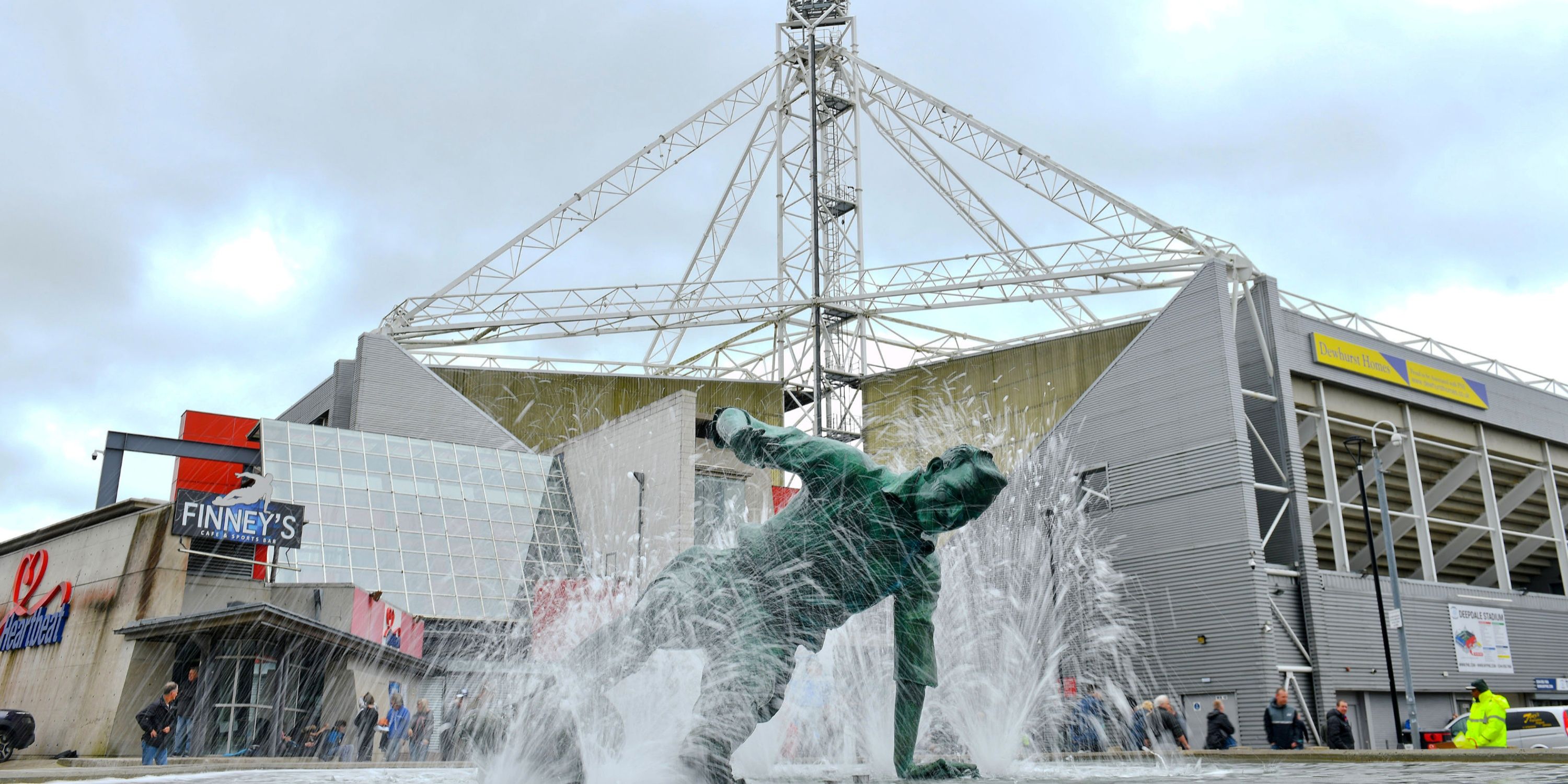 11 Greatest England Finishers in Football History [Ranked]