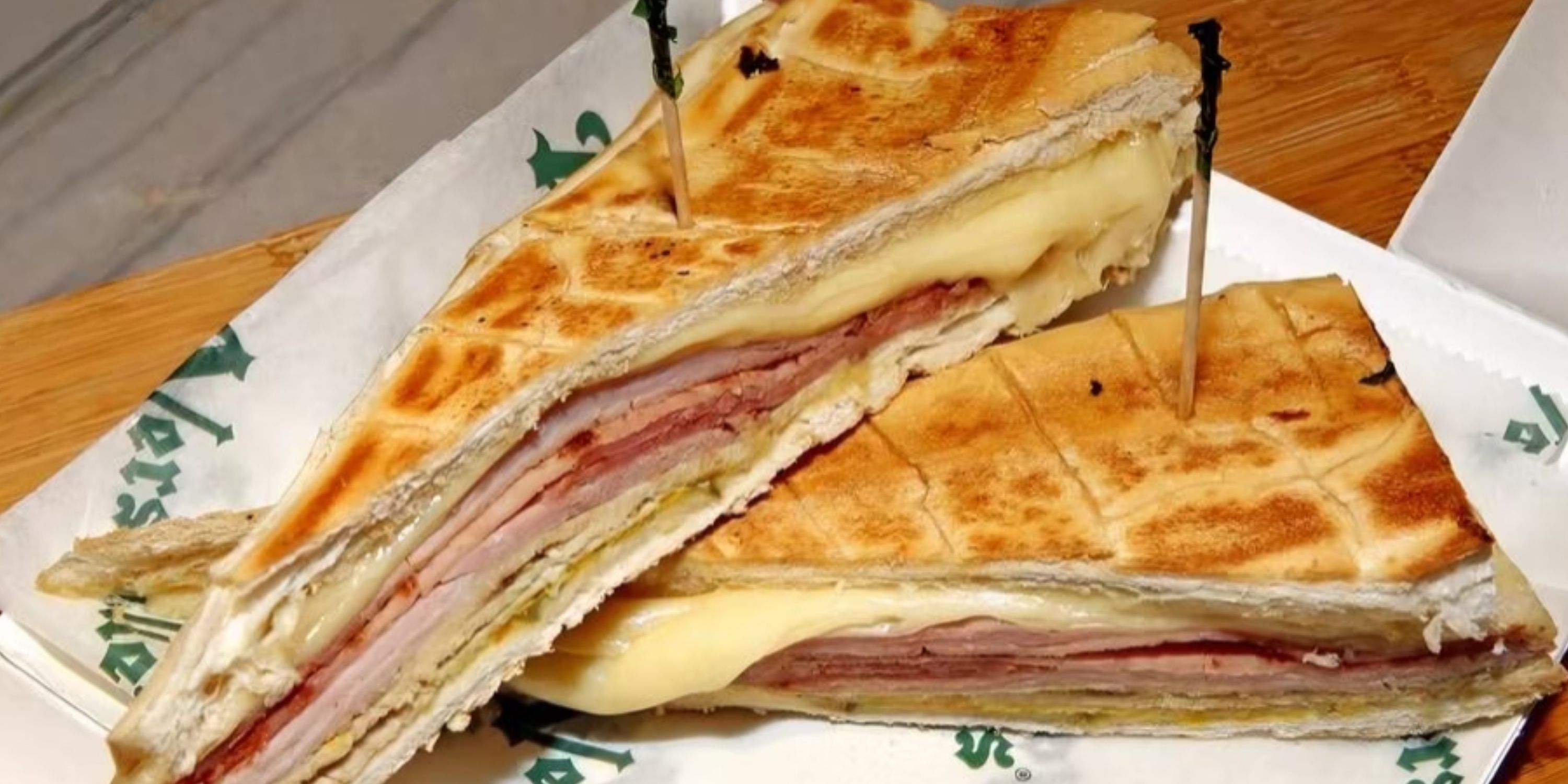 Medianoche Sandwich