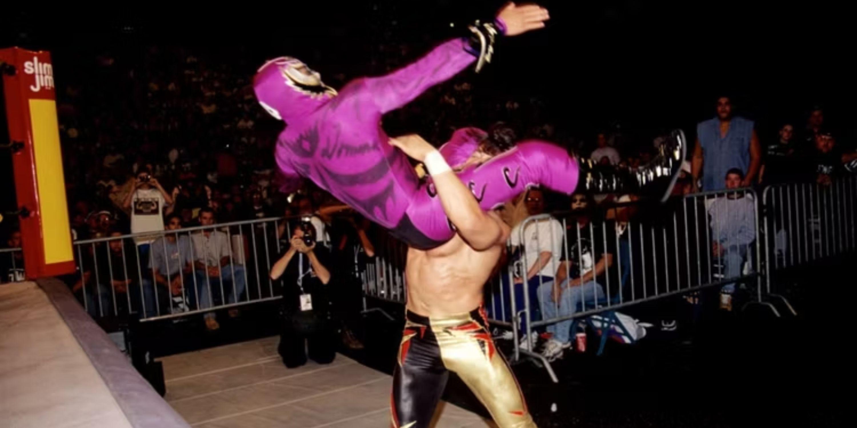 Eddie Guerrero vs Rey Mysterio Jr at WCW Halloween Havoc 1997