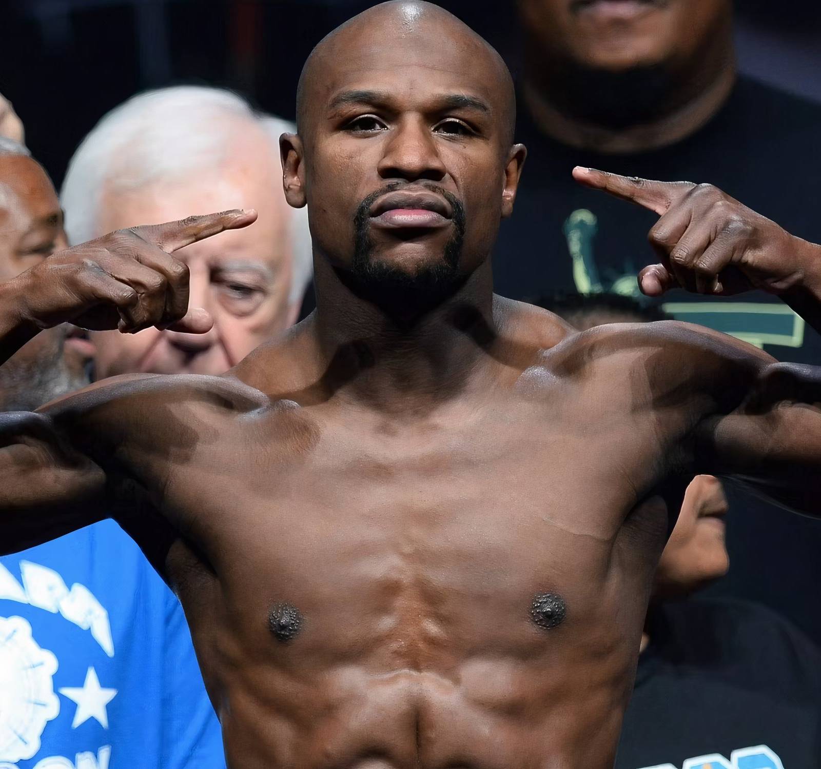 Floyd Mayweather wins by TKO against Deji in the 6th round. @dazn  #floydmayweather #deji #boxing, image size:1600x1500